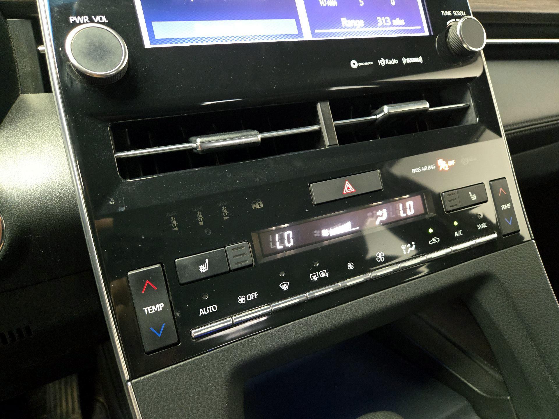 Thumbnail: 2019 Toyota Avalon - 16
