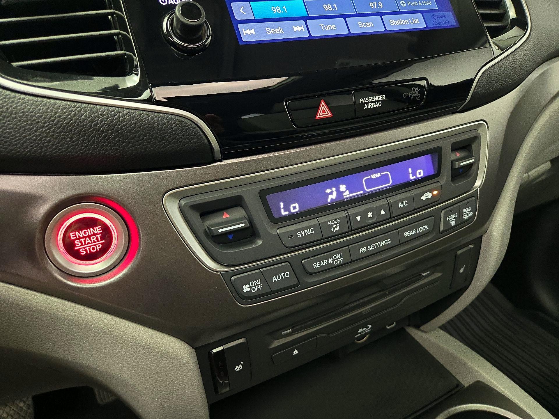 Thumbnail: 2019 Honda Pilot - 17