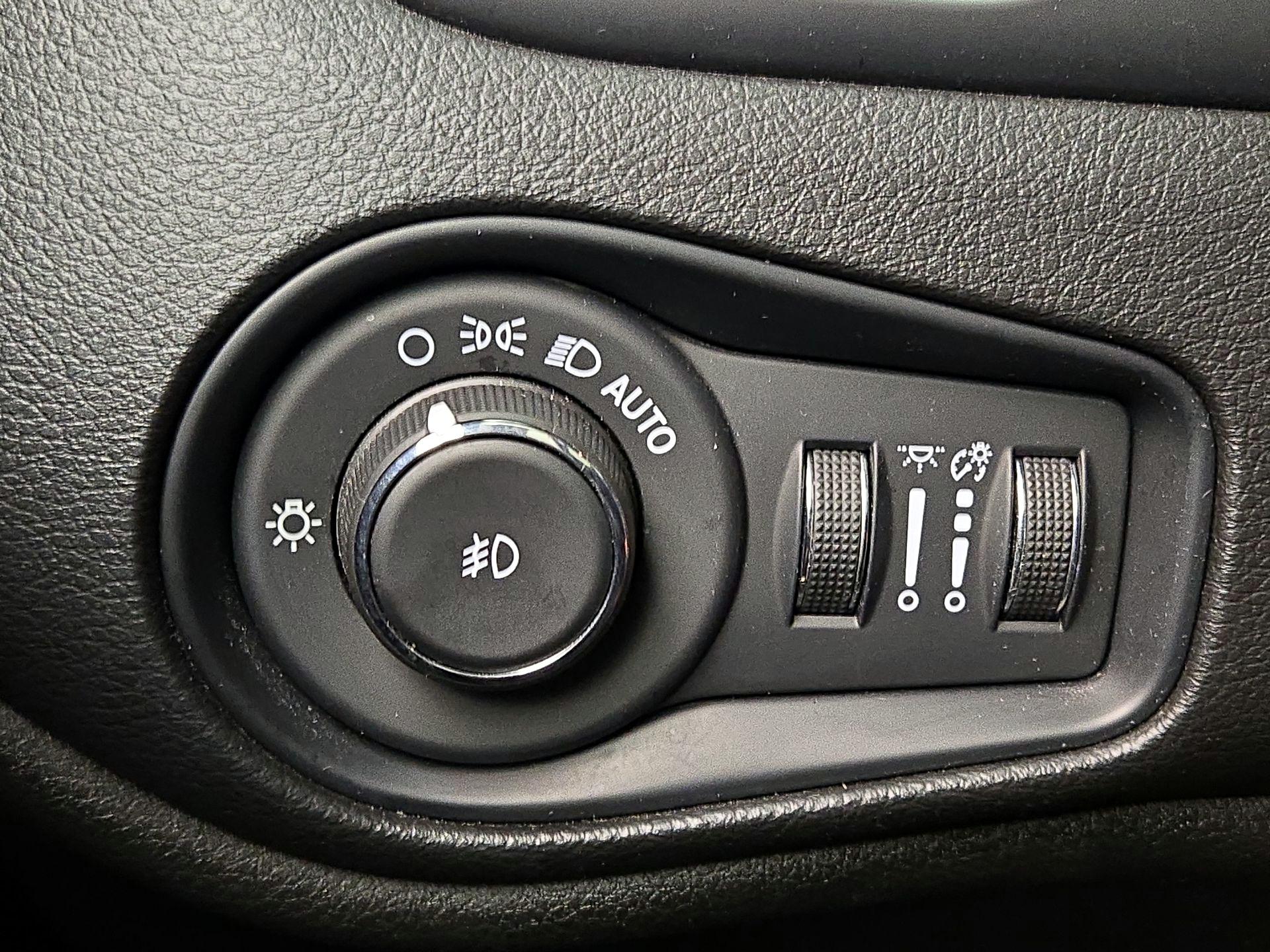 Thumbnail: 2021 Jeep Renegade - 13