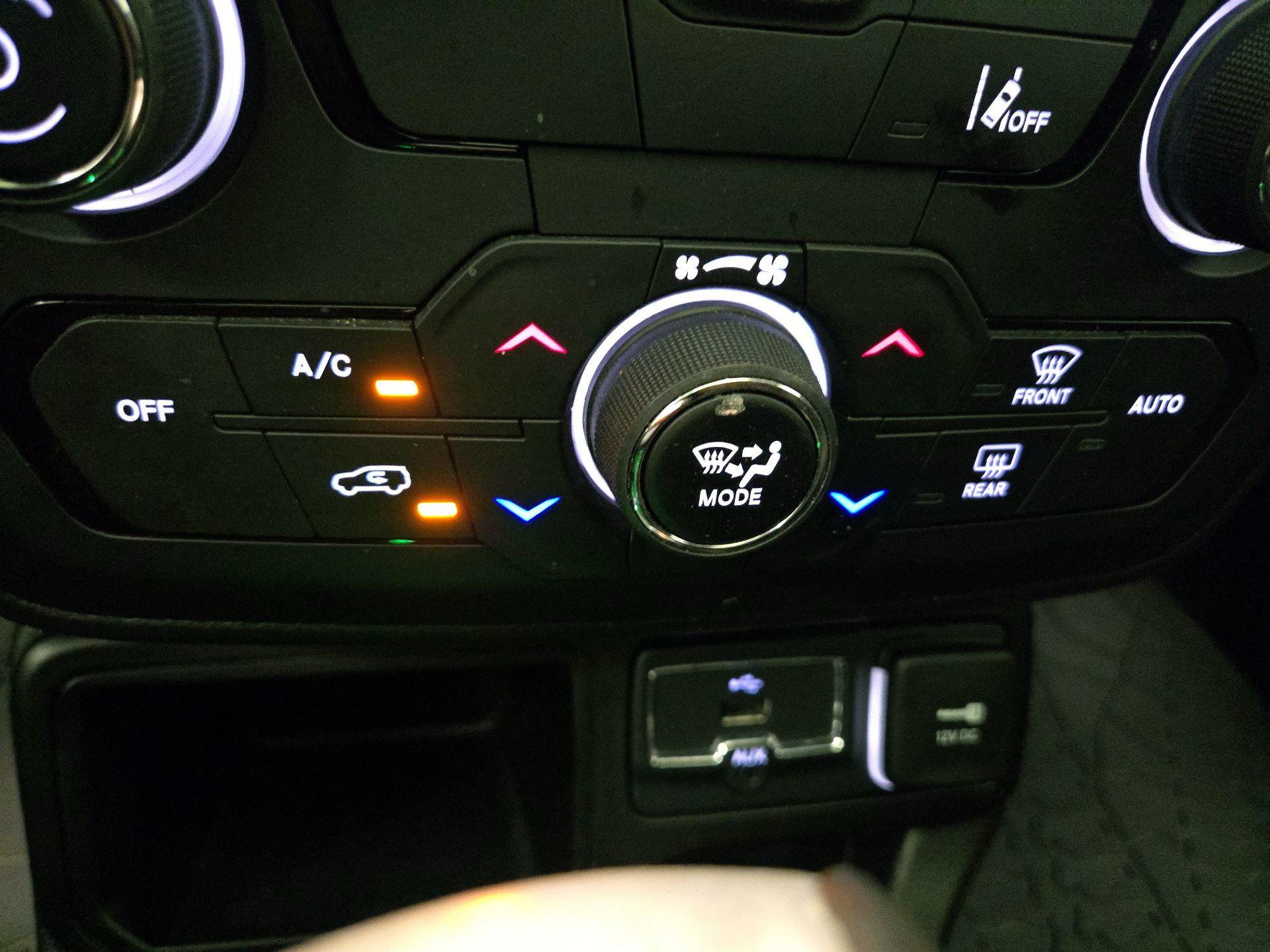 Thumbnail: 2021 Jeep Renegade - 17