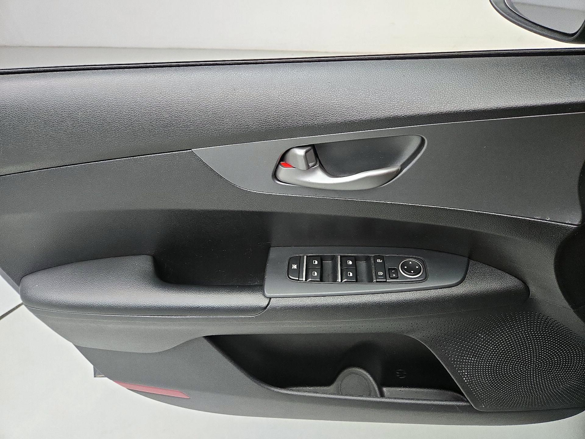 Thumbnail: 2020 Kia Forte - 12