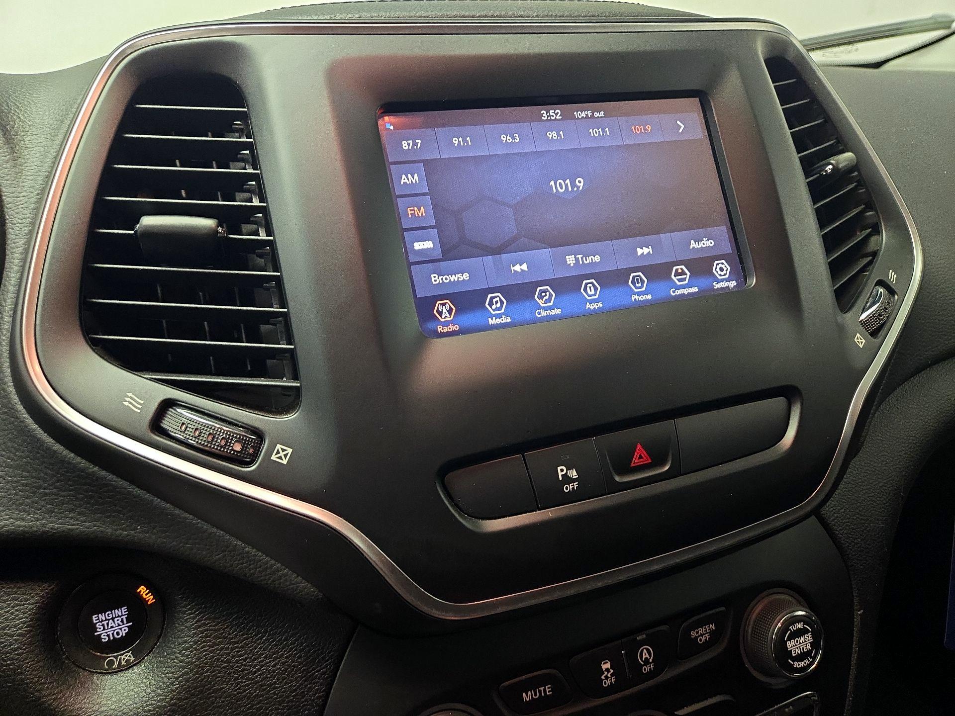 Thumbnail: 2020 Jeep Cherokee - 15