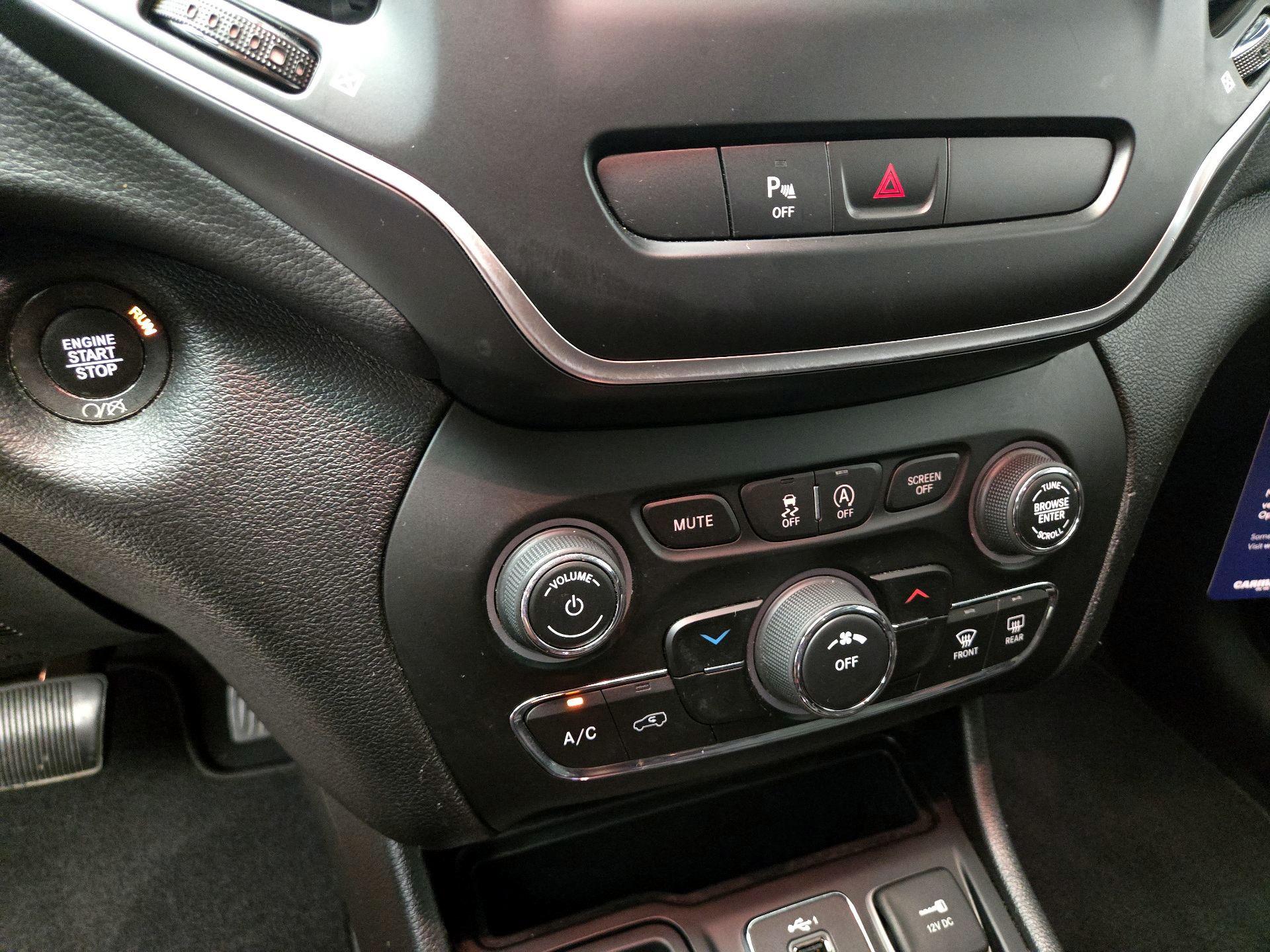 Thumbnail: 2020 Jeep Cherokee - 16
