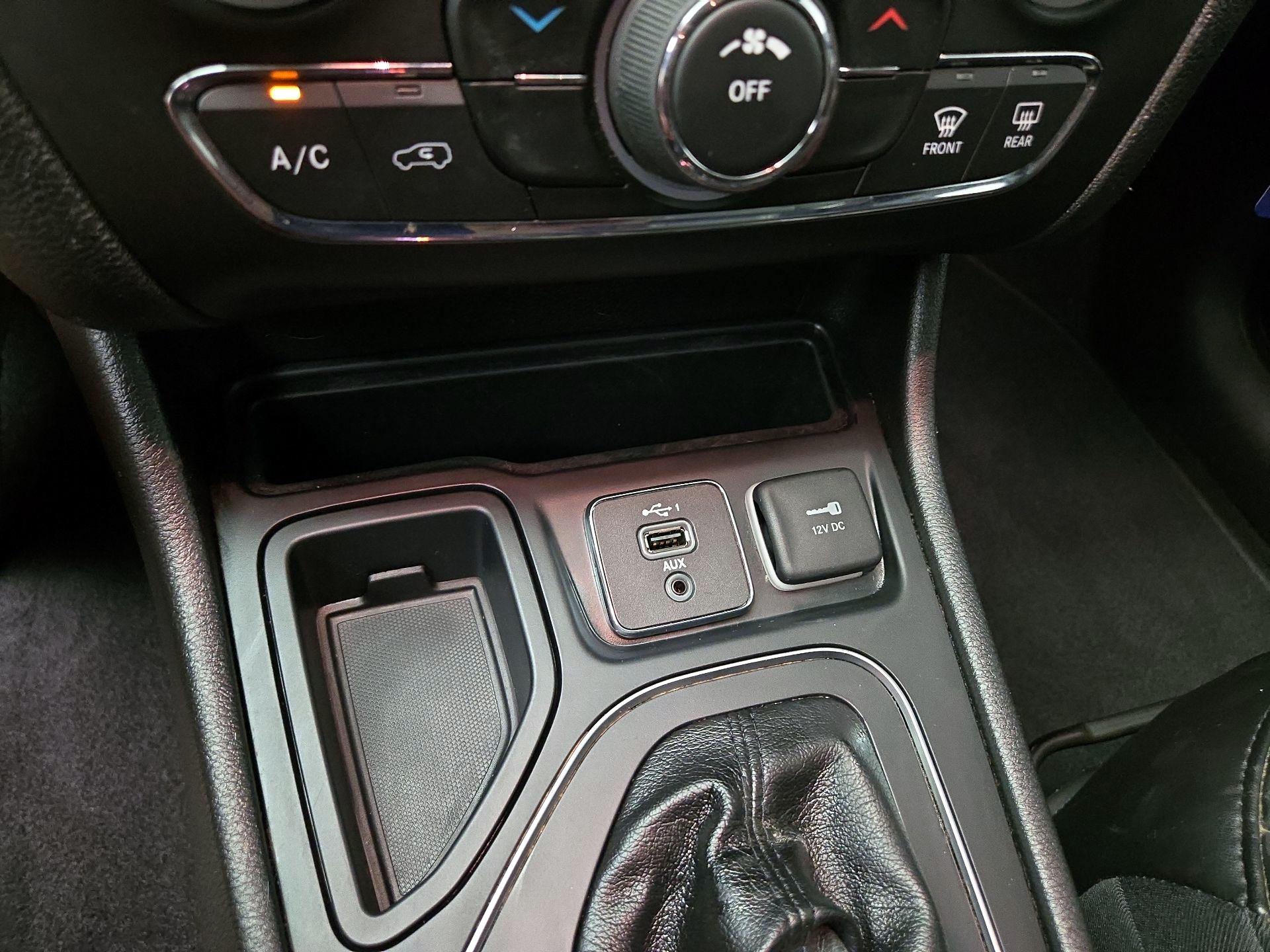 Thumbnail: 2020 Jeep Cherokee - 18