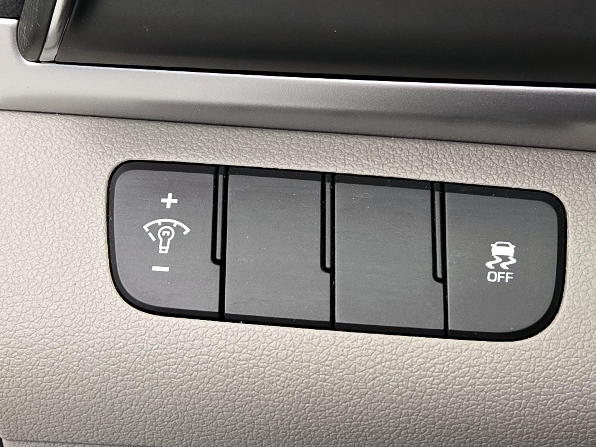 Thumbnail: 2019 Hyundai Elantra - 13