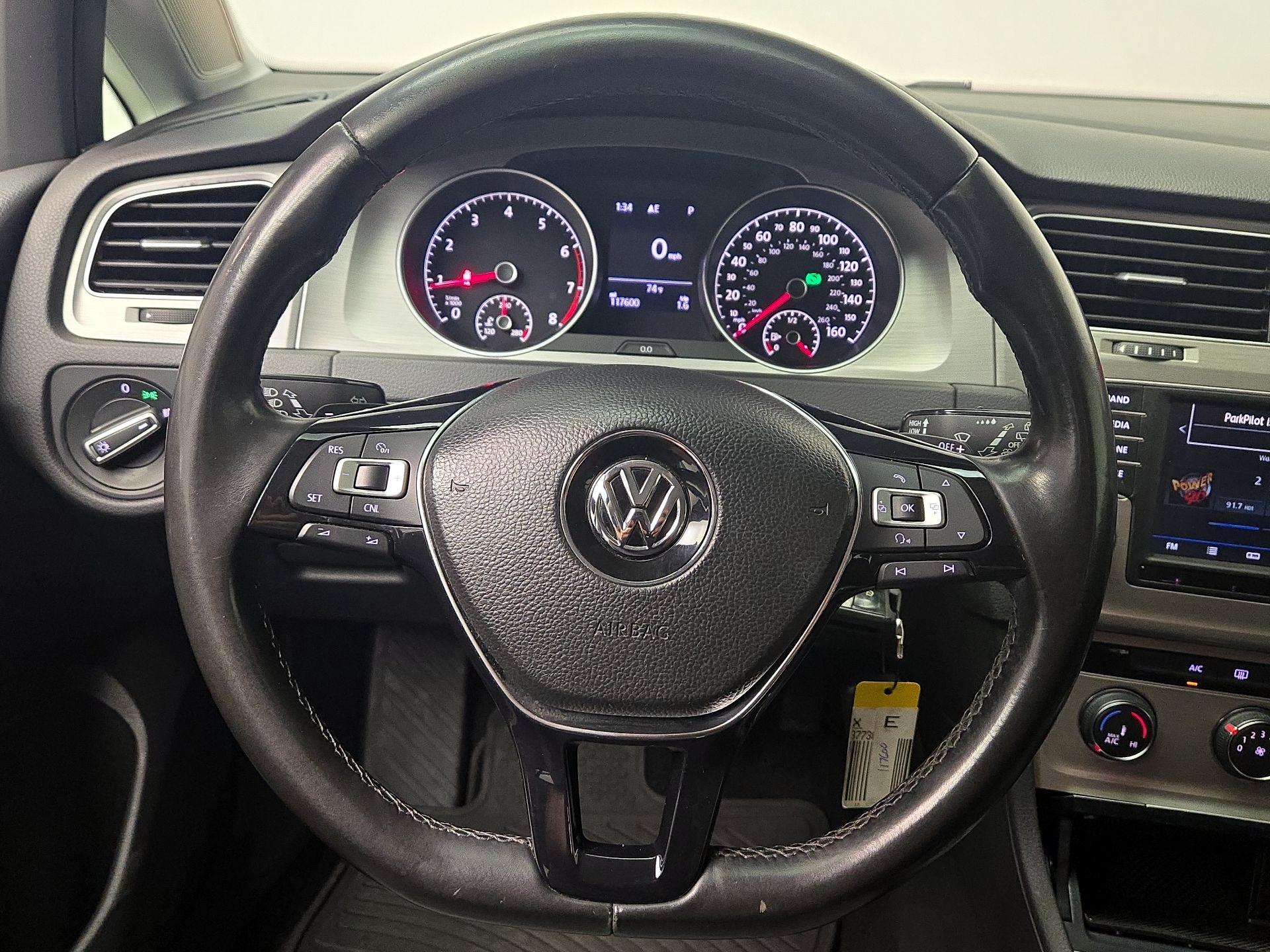 Thumbnail: 2017 Volkswagen Golf - 10