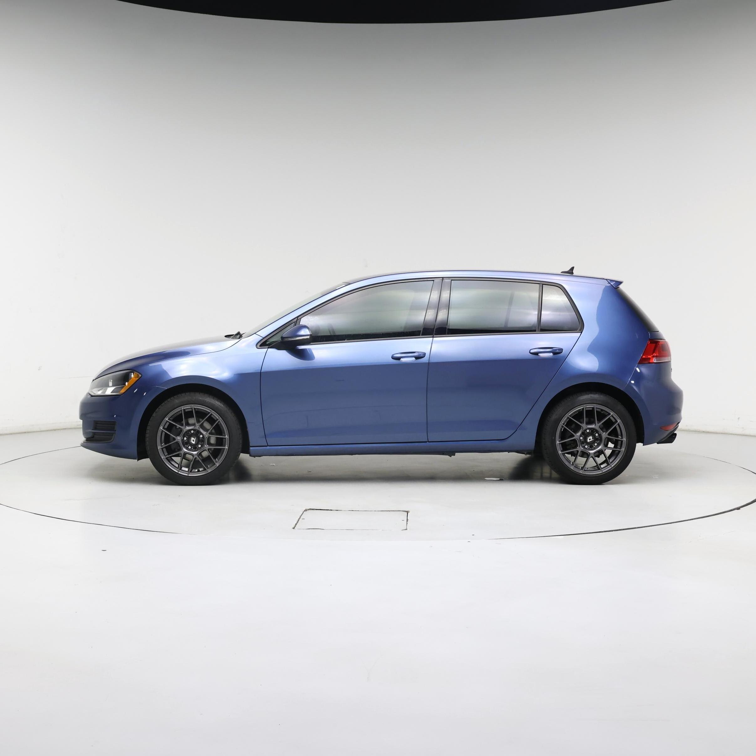 Thumbnail: 2017 Volkswagen Golf - 3