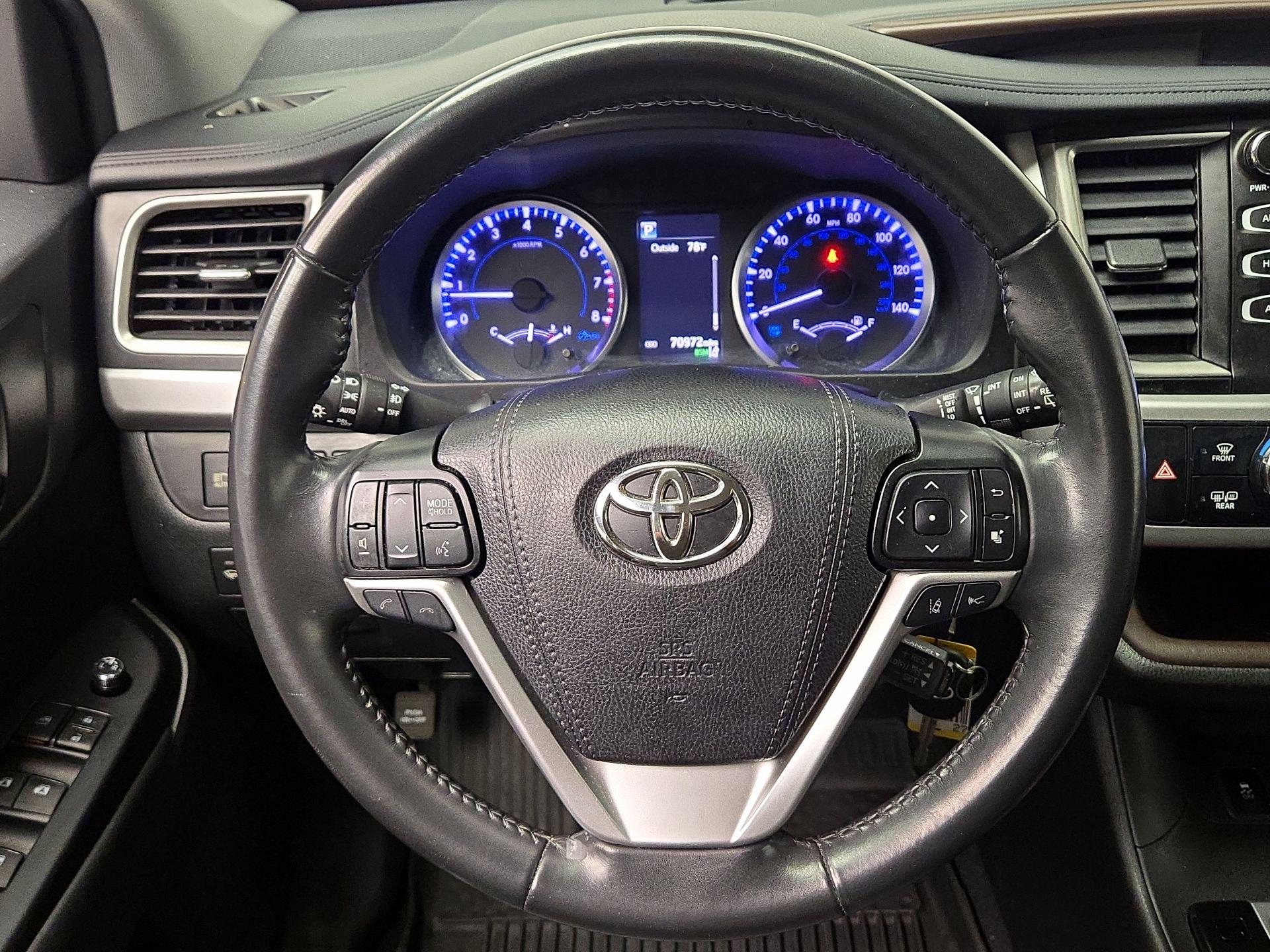 Thumbnail: 2019 Toyota Highlander - 10