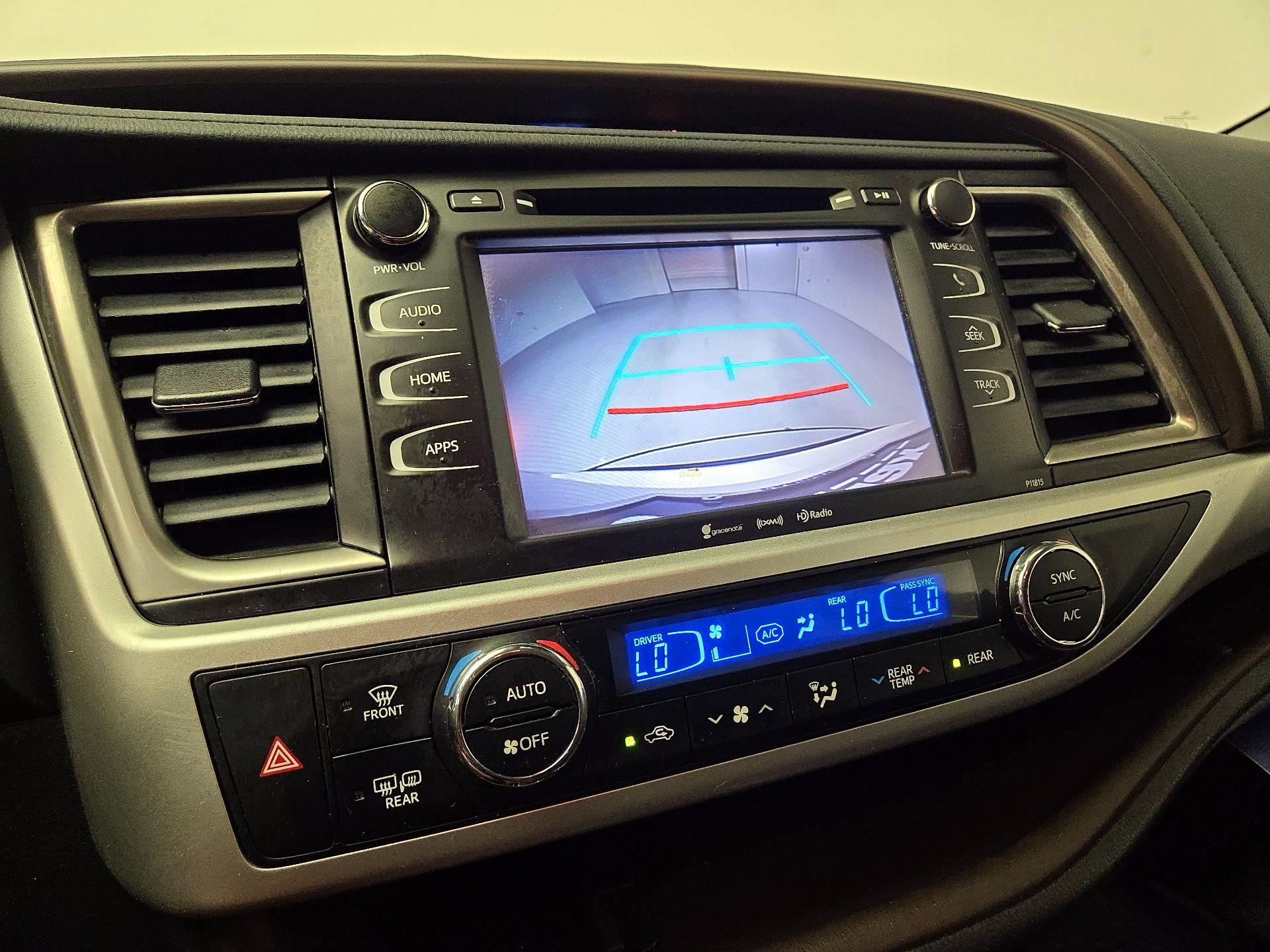 Thumbnail: 2019 Toyota Highlander - 14