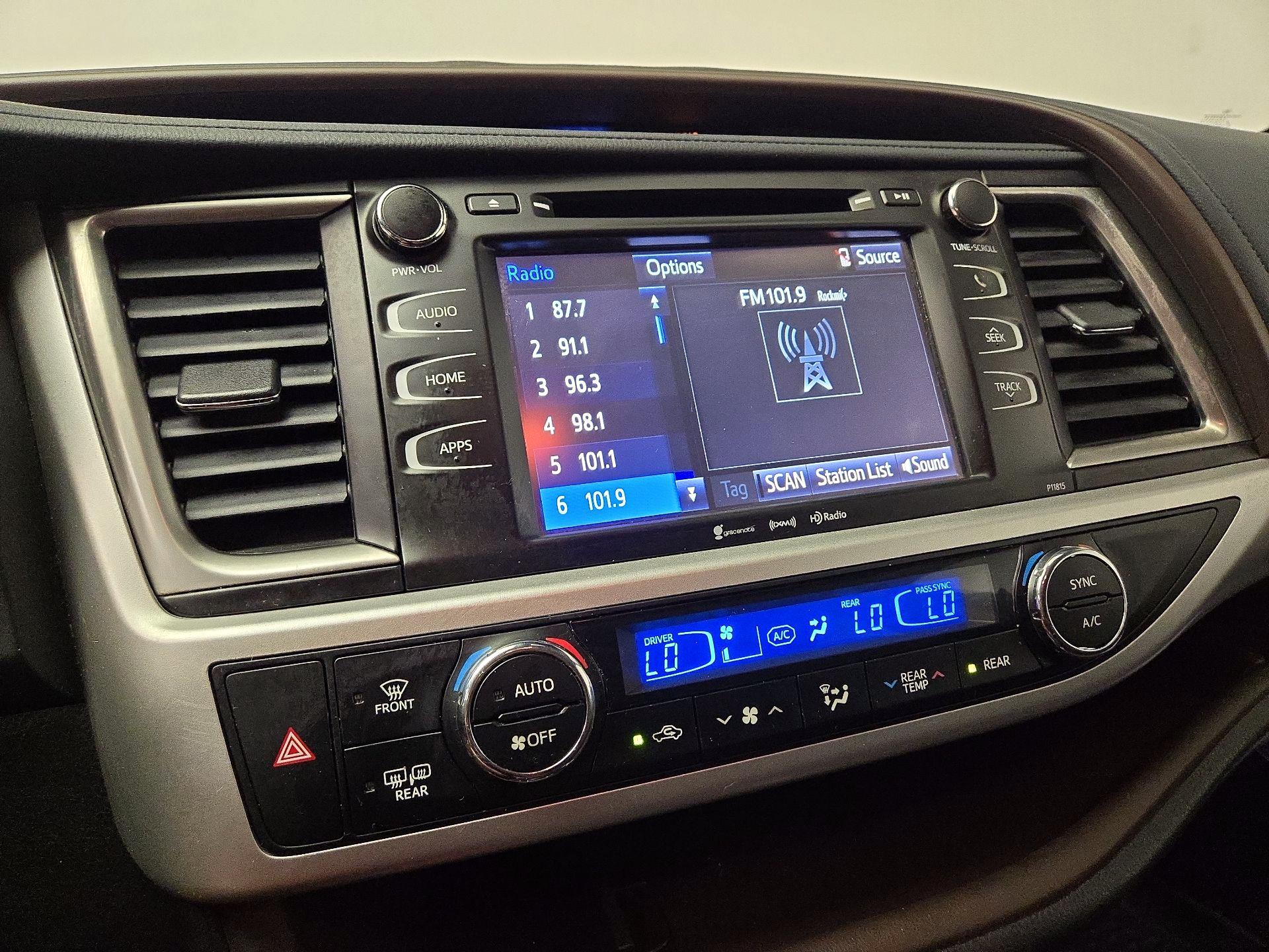 Thumbnail: 2019 Toyota Highlander - 15