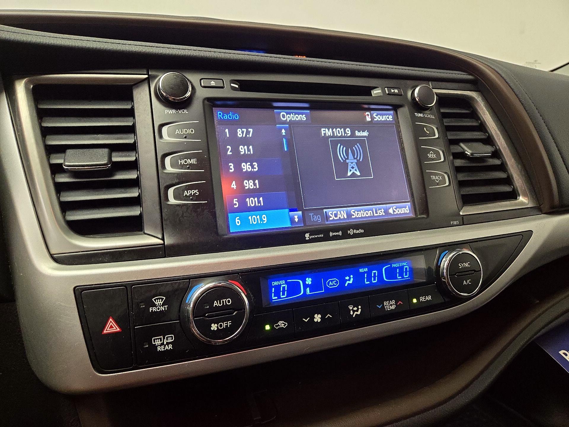 Thumbnail: 2019 Toyota Highlander - 16