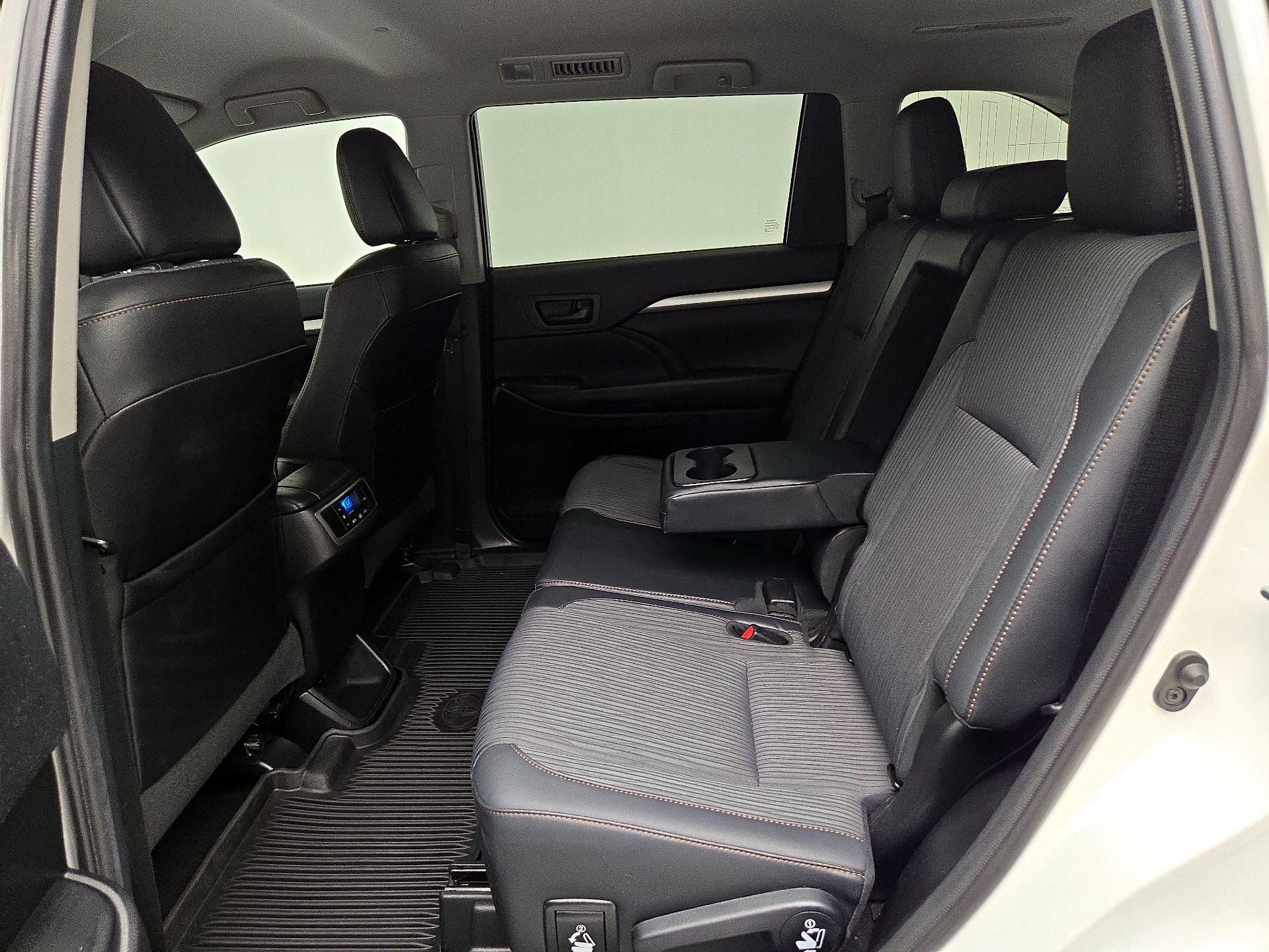 Thumbnail: 2019 Toyota Highlander - 19