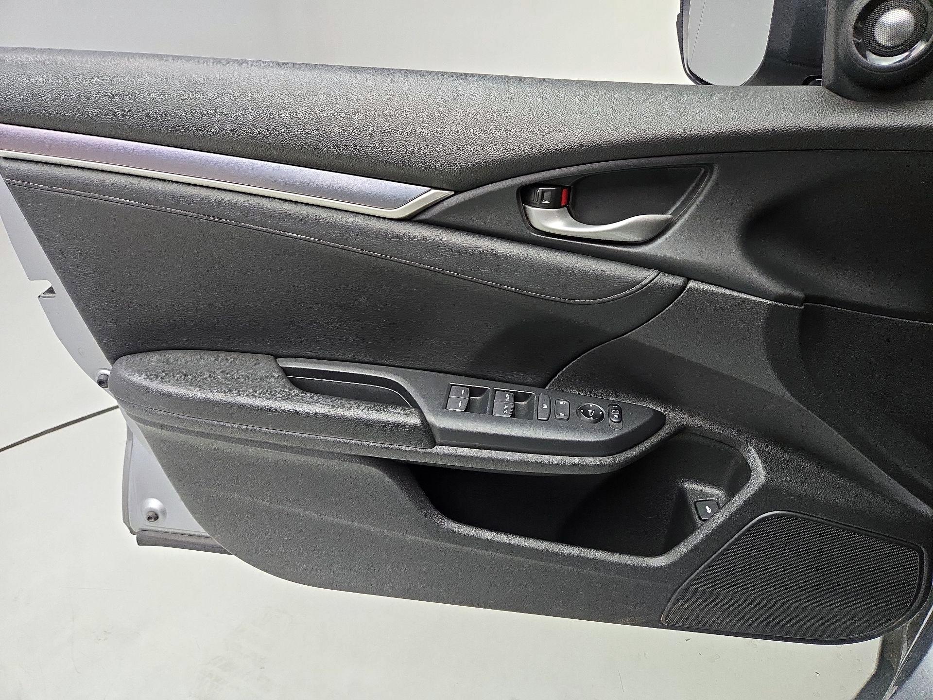 Thumbnail: 2016 Honda Civic - 12