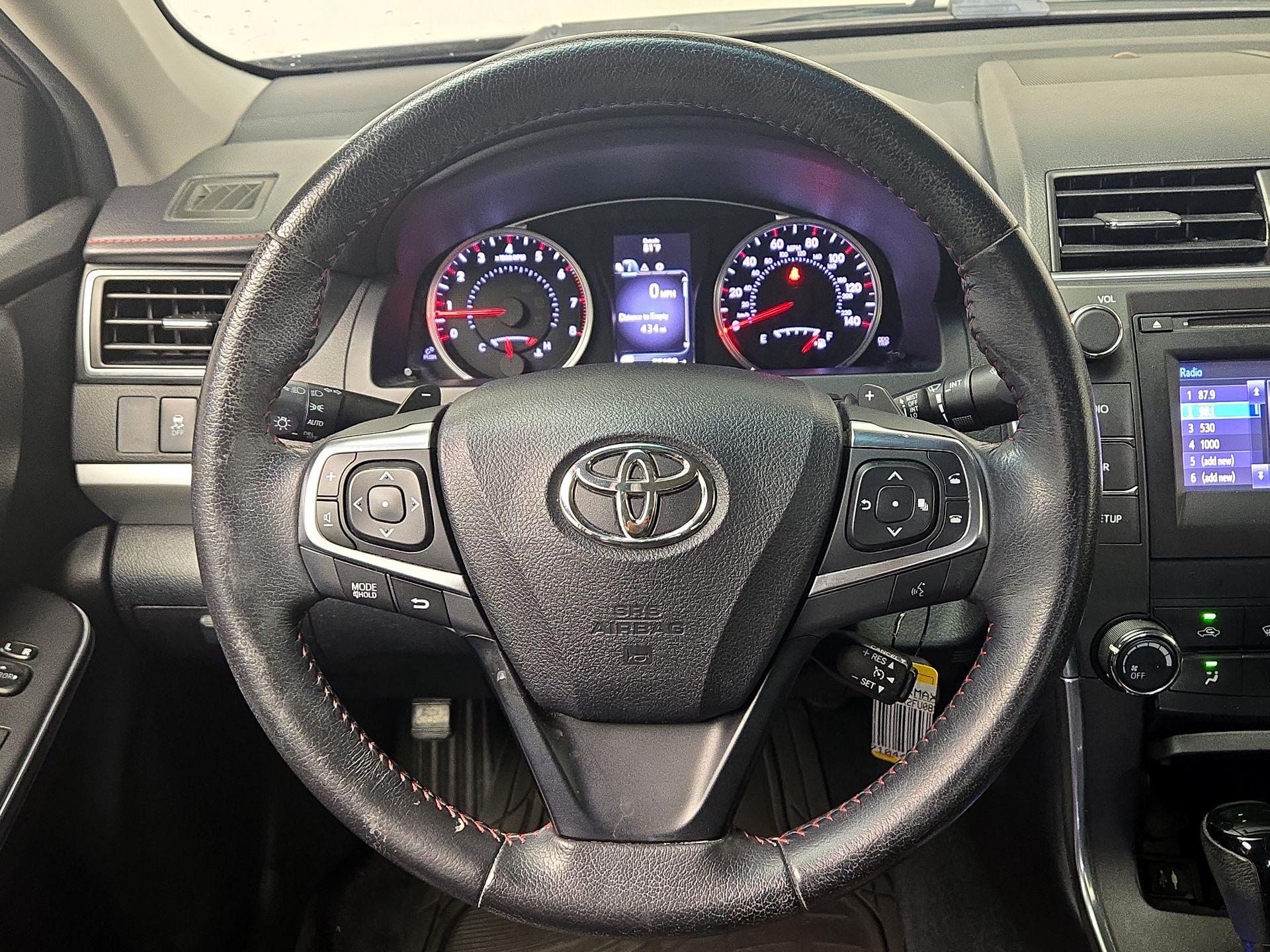 Thumbnail: 2015 Toyota Camry - 10