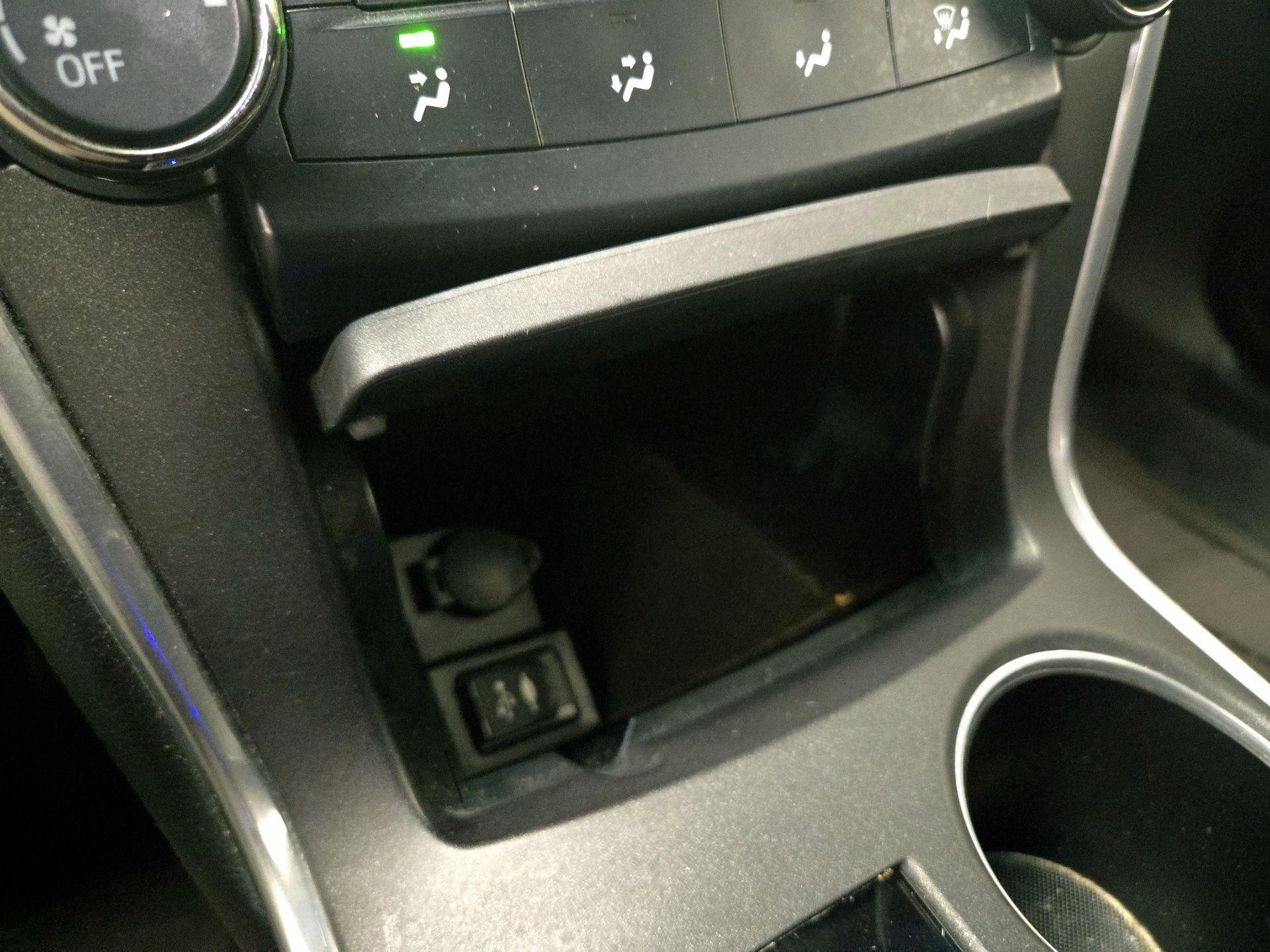 Thumbnail: 2015 Toyota Camry - 18