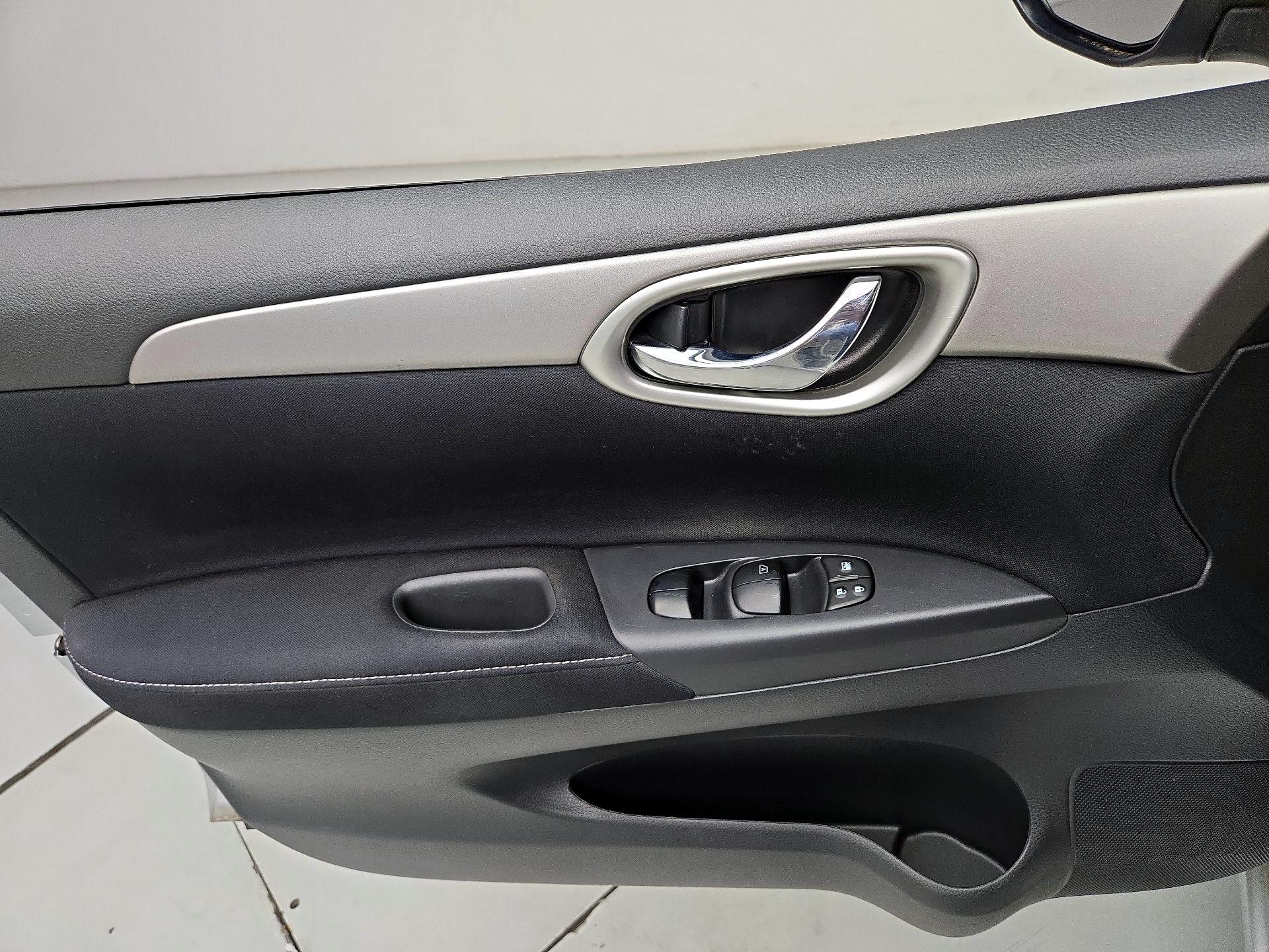 Thumbnail: 2014 Nissan Sentra - 12