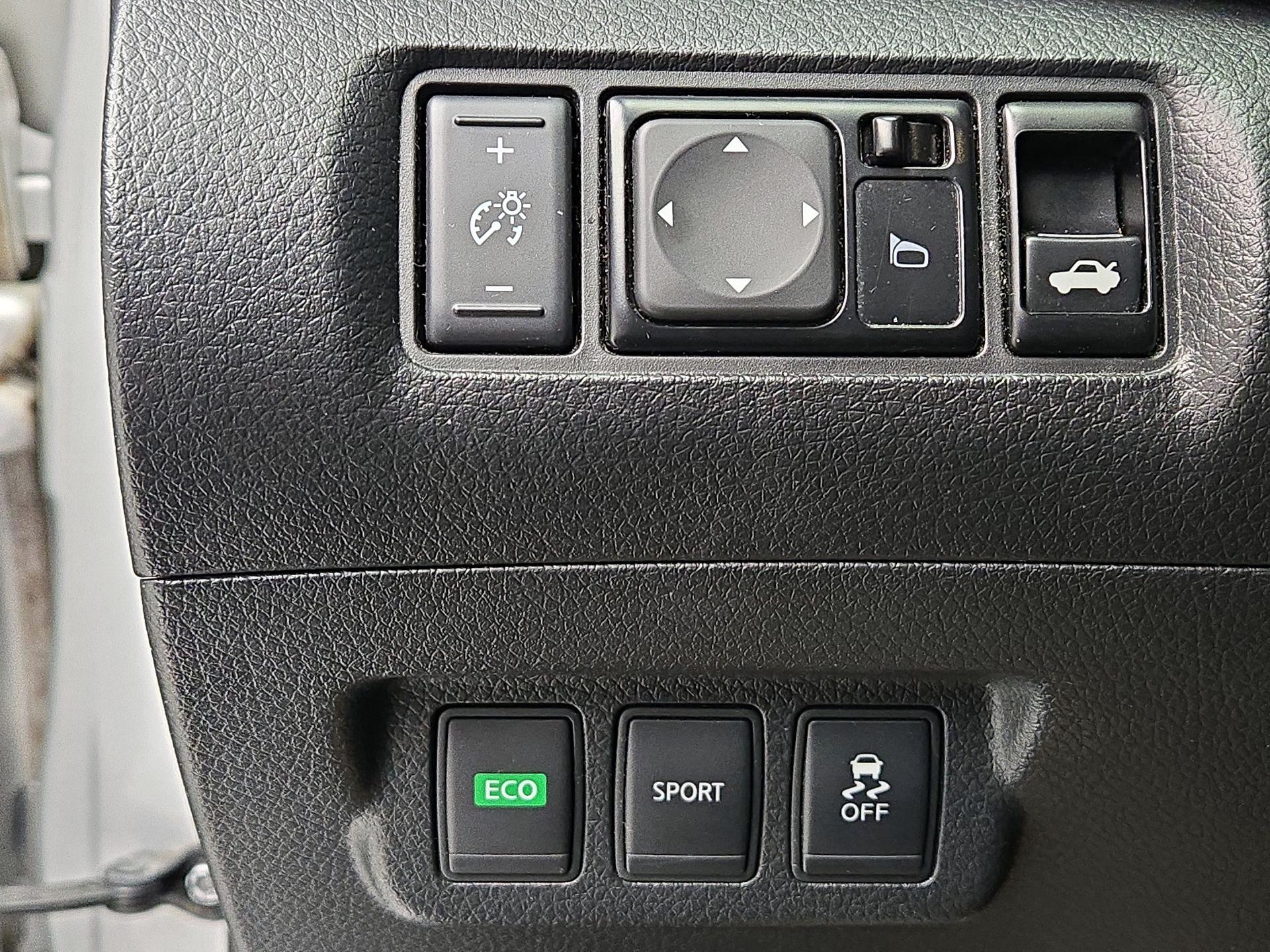 Thumbnail: 2014 Nissan Sentra - 13