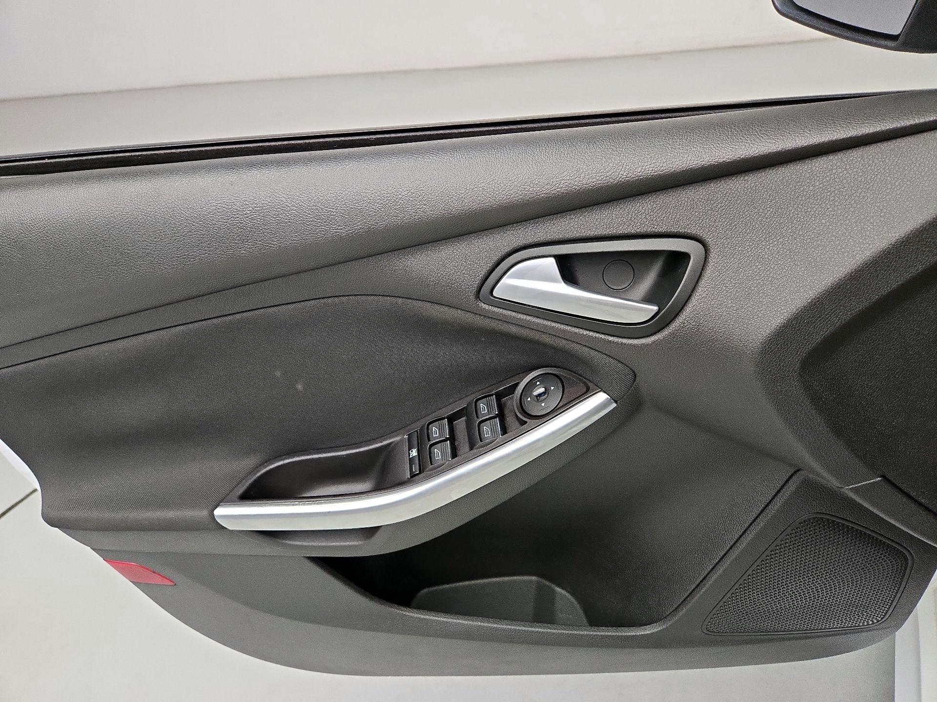 Thumbnail: 2014 Ford Focus - 12