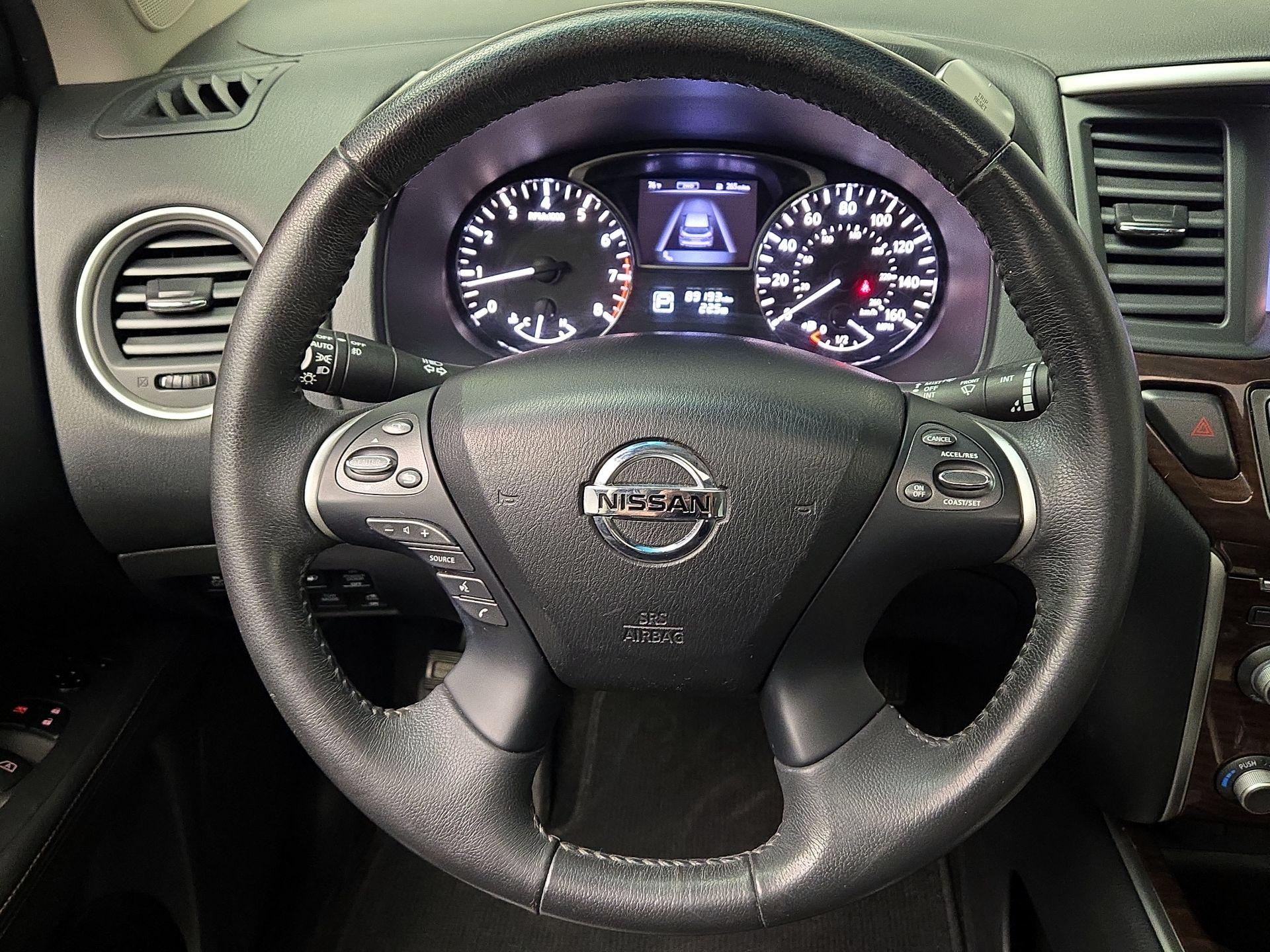 Thumbnail: 2015 Nissan Pathfinder - 10