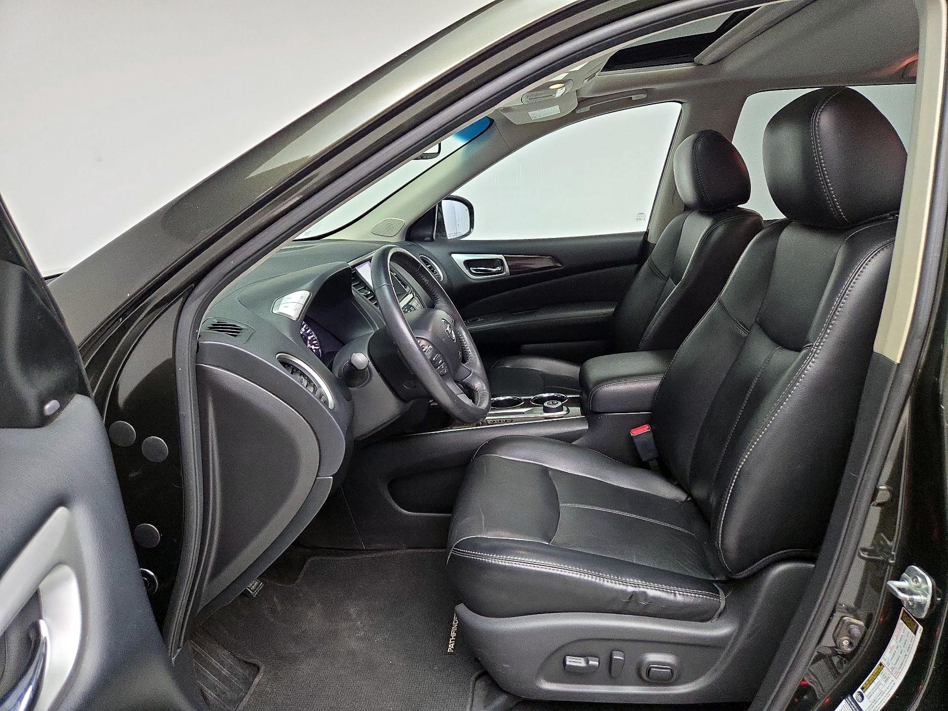 Thumbnail: 2015 Nissan Pathfinder - 11