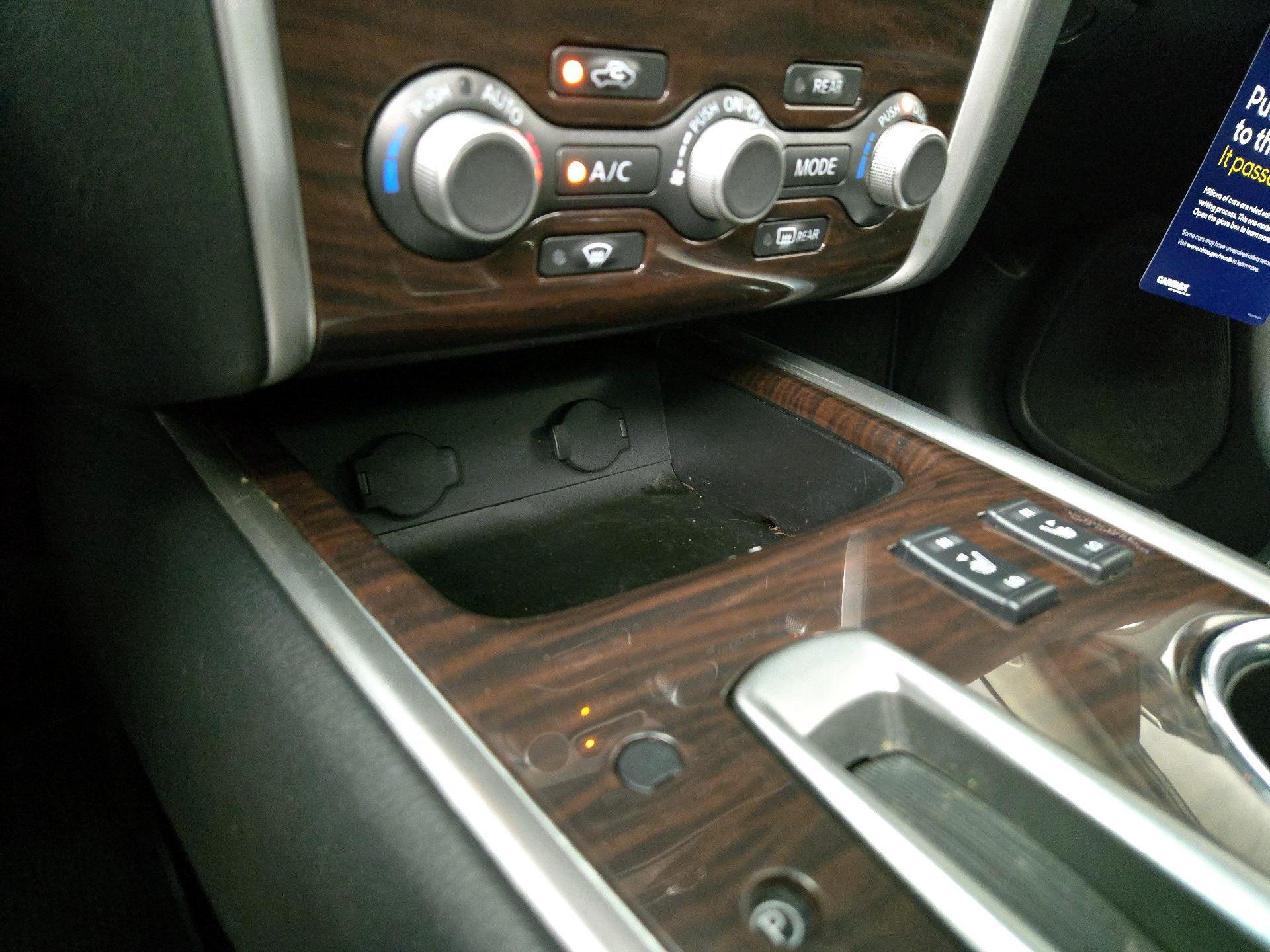 Thumbnail: 2015 Nissan Pathfinder - 19