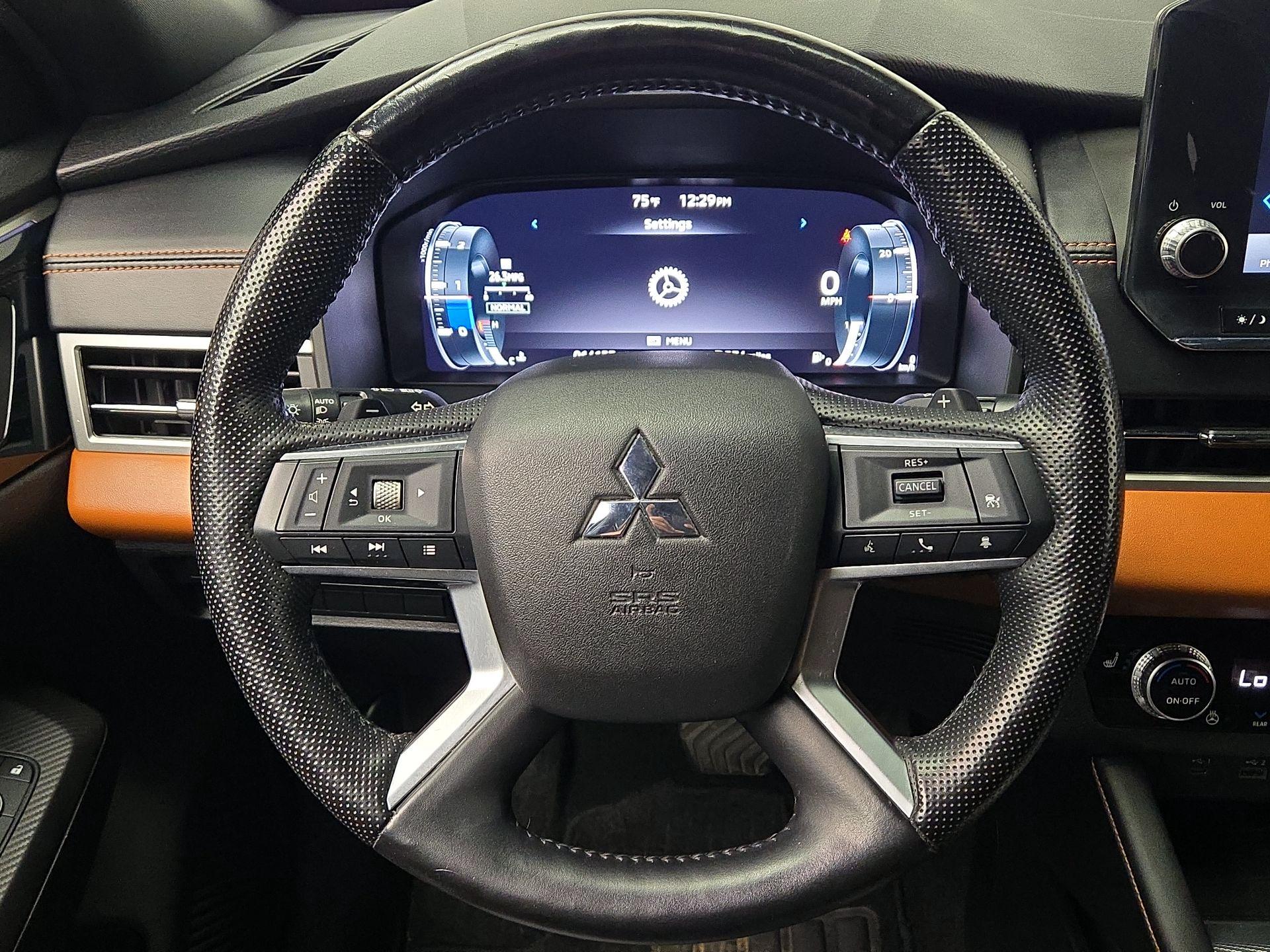 Thumbnail: 2022 Mitsubishi Outlander - 10