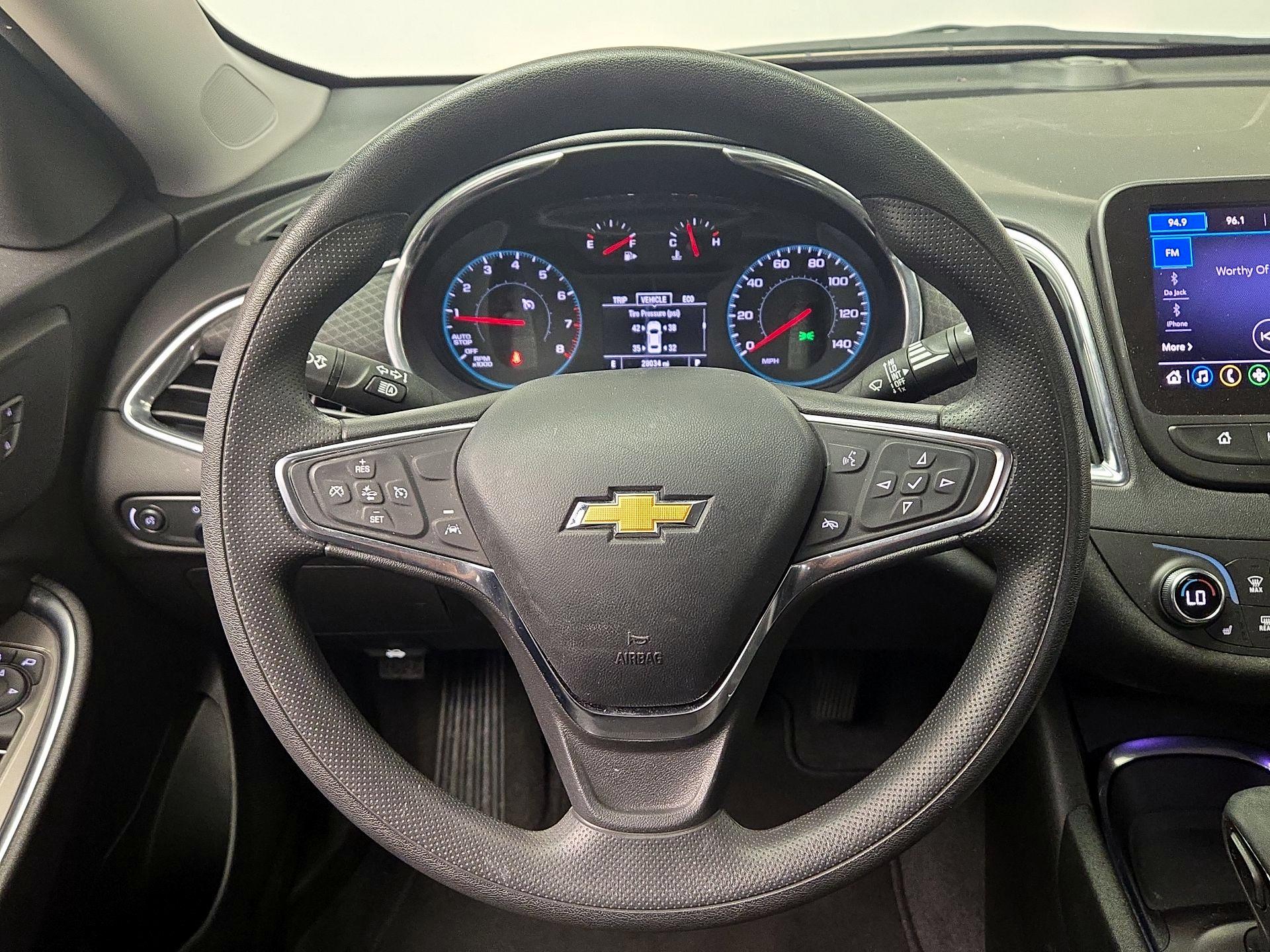Thumbnail: 2021 Chevrolet Malibu - 10