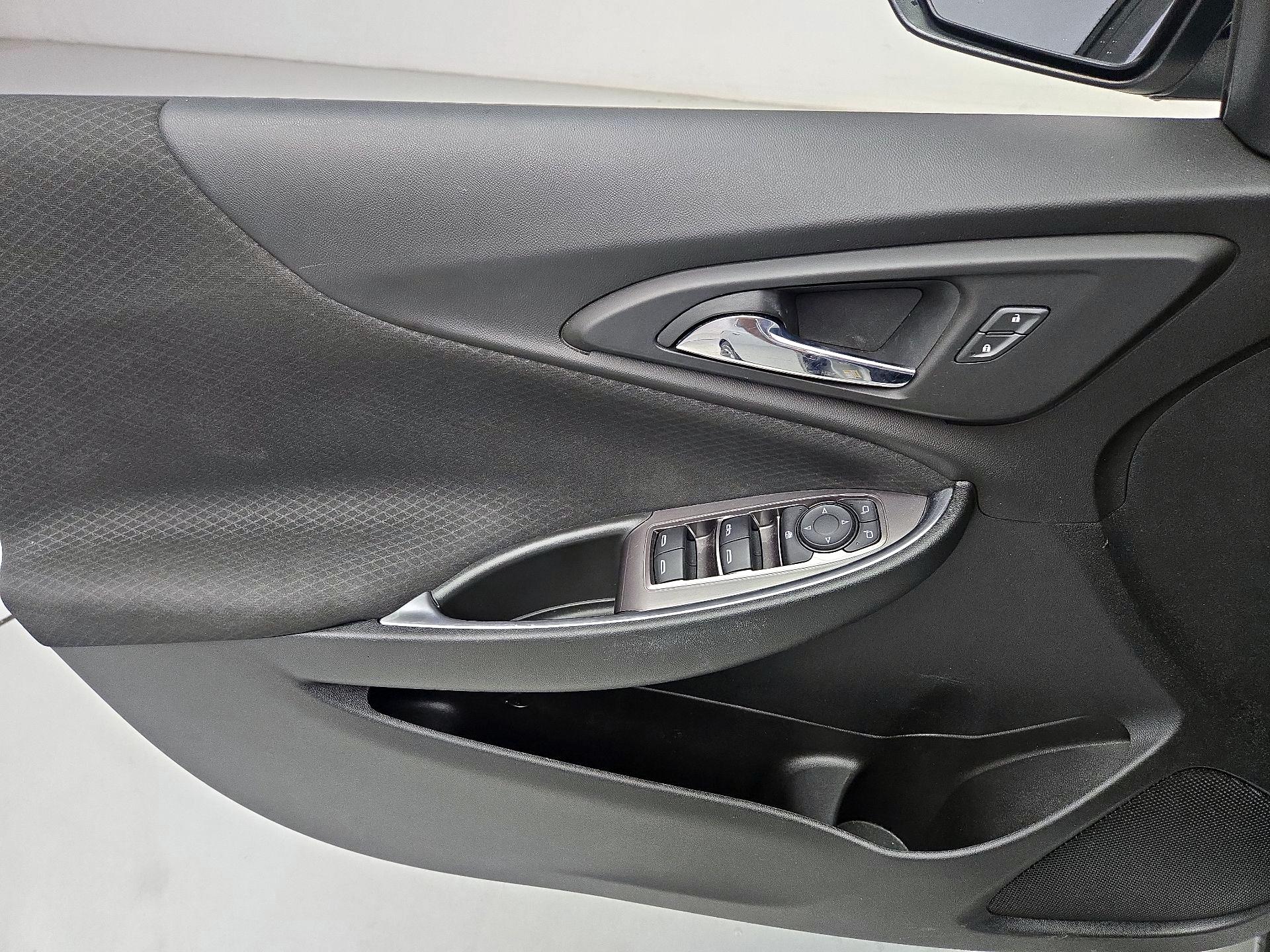 Thumbnail: 2021 Chevrolet Malibu - 12