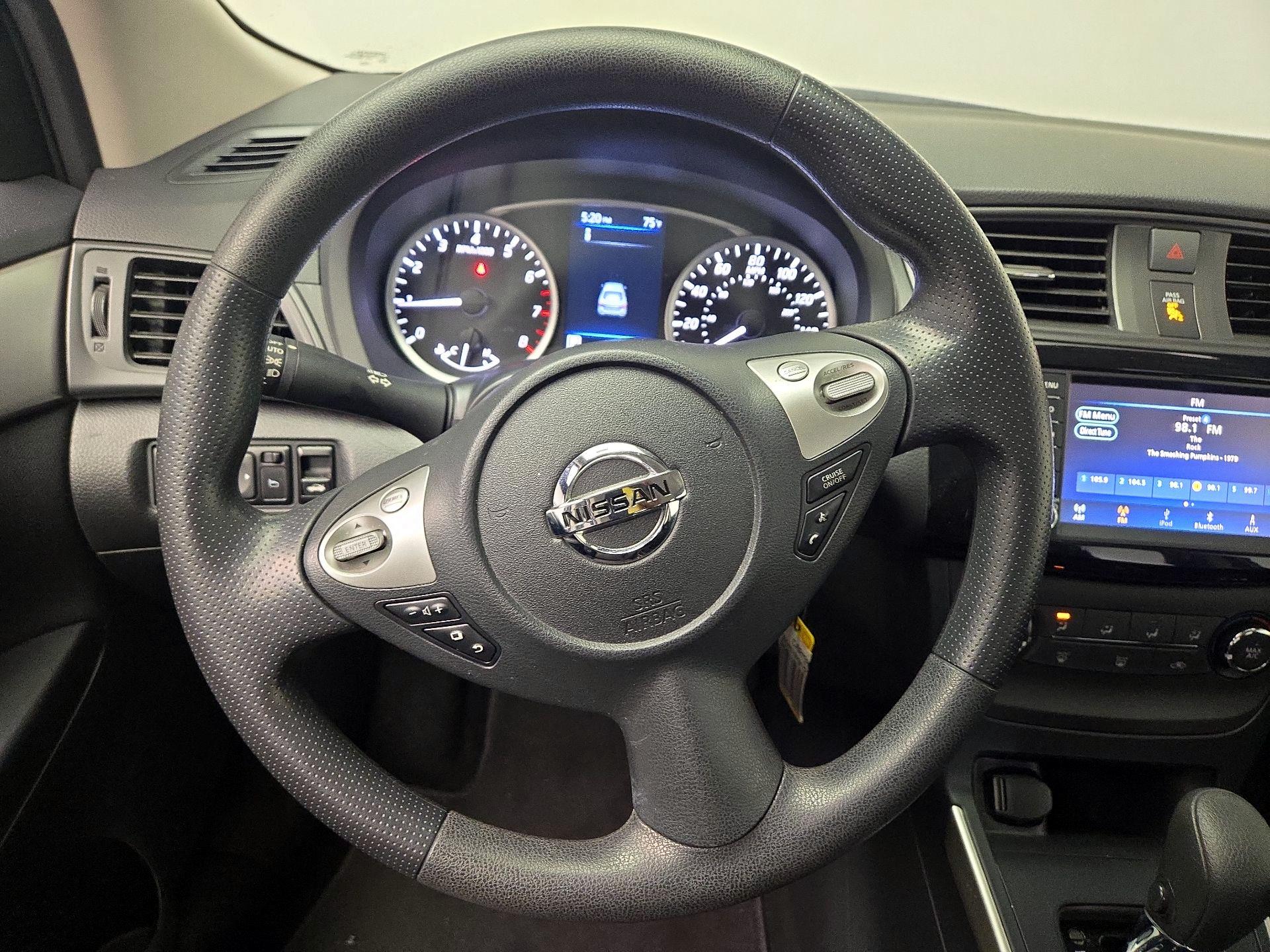 Thumbnail: 2019 Nissan Sentra - 10