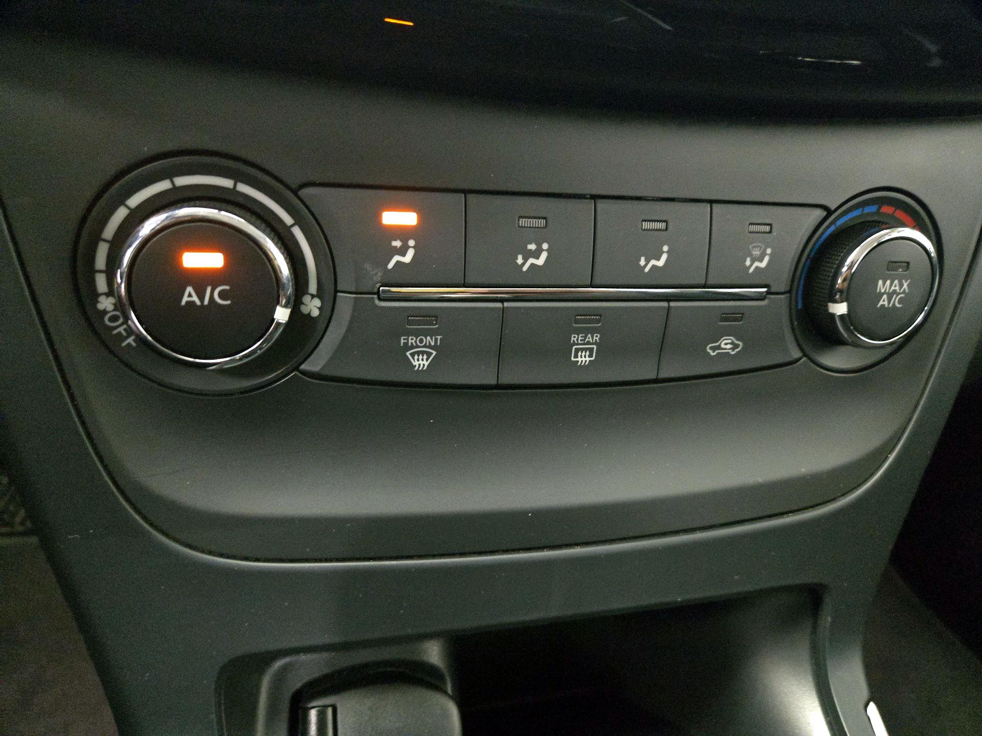 Thumbnail: 2019 Nissan Sentra - 16