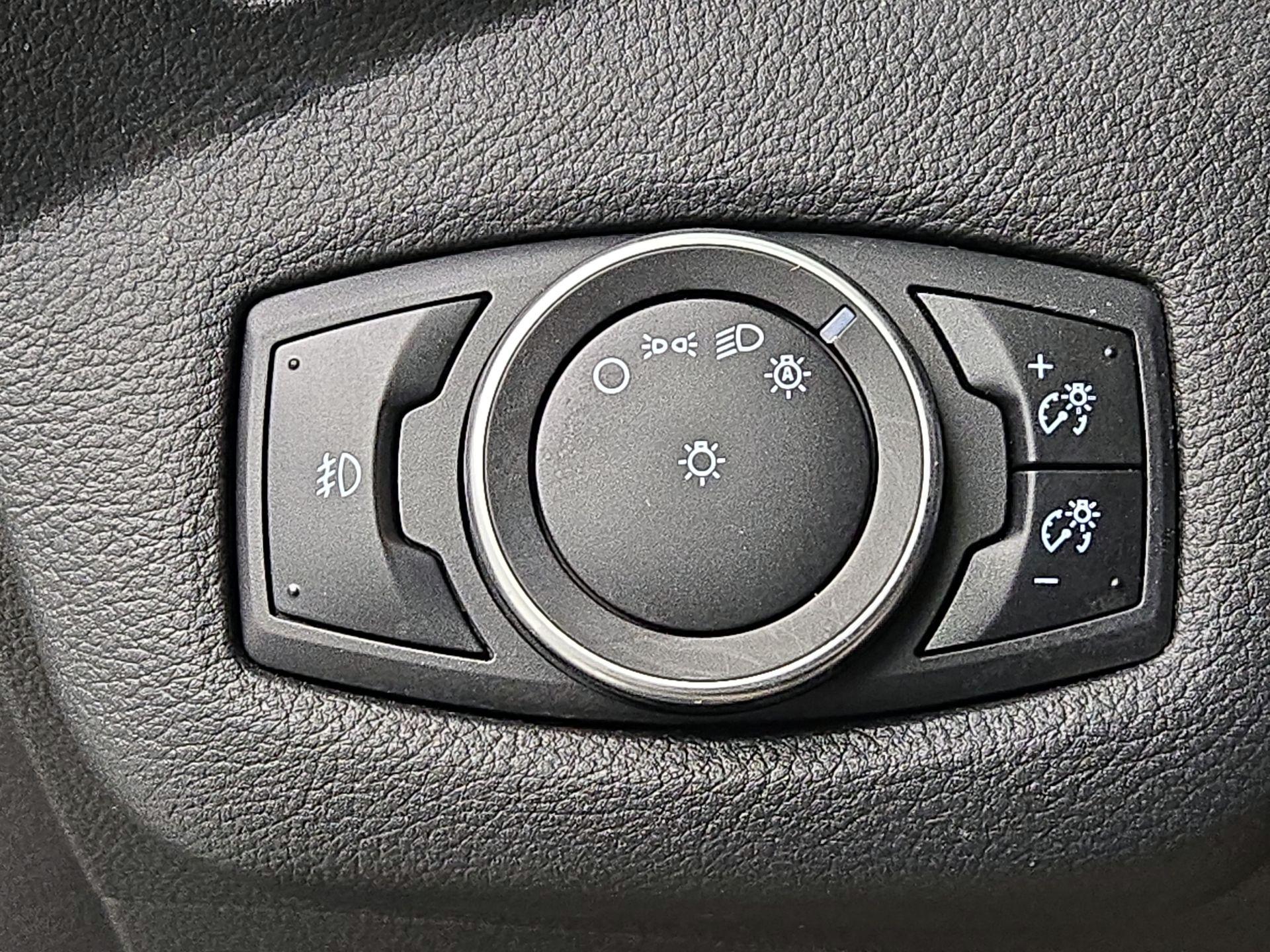 Thumbnail: 2015 Ford Escape - 13