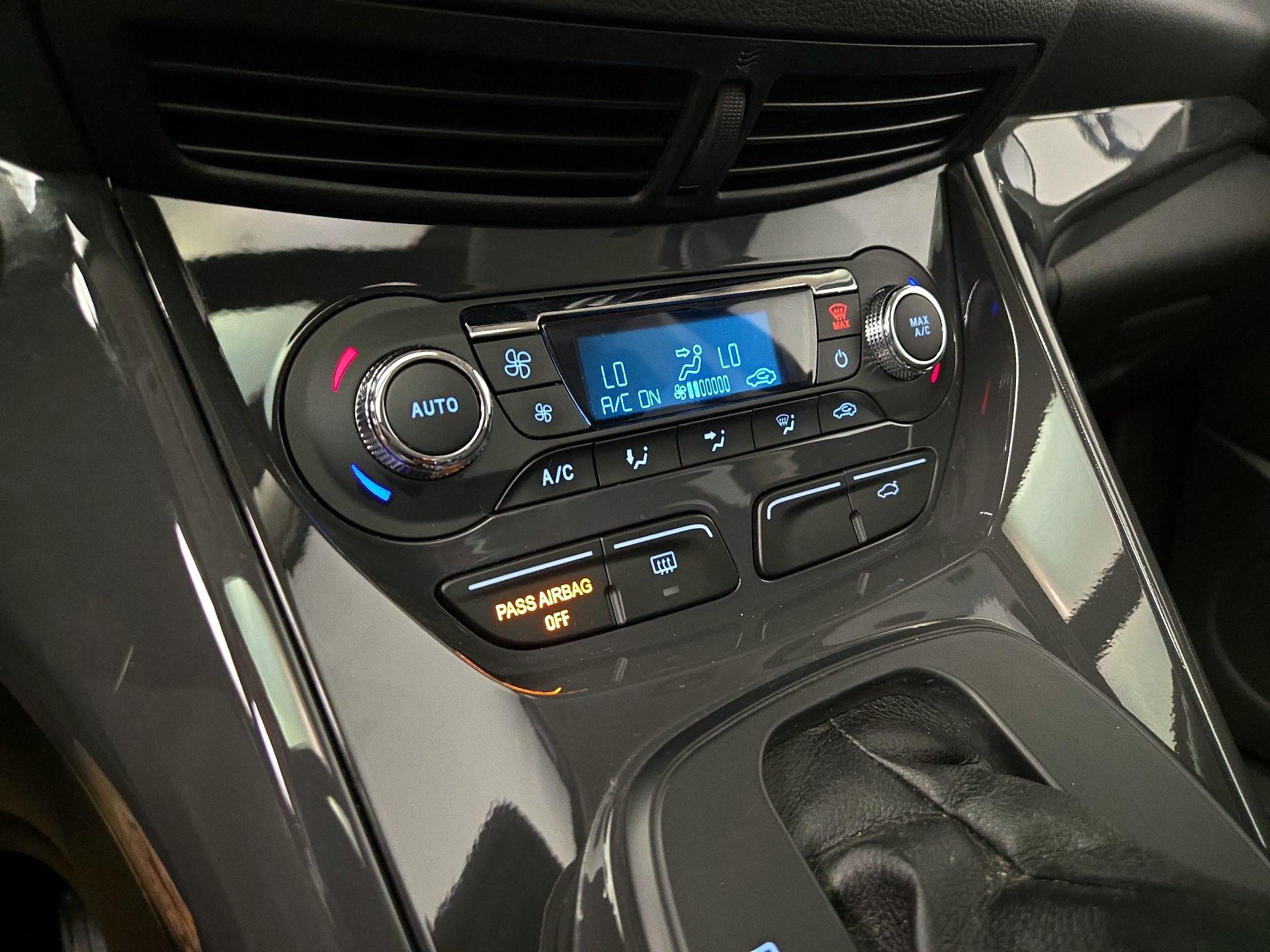 Thumbnail: 2015 Ford Escape - 17