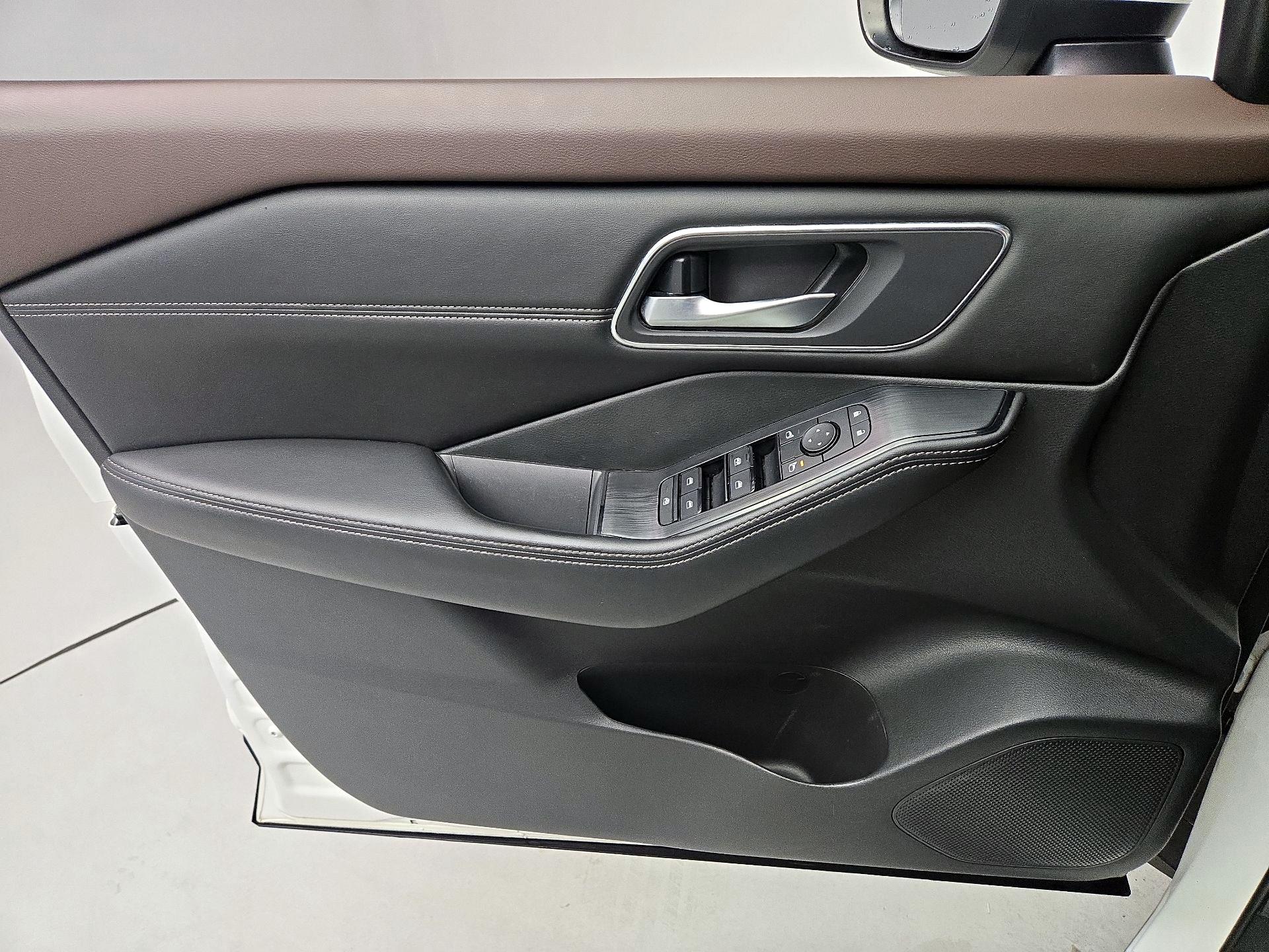 Thumbnail: 2021 Nissan Rogue - 12