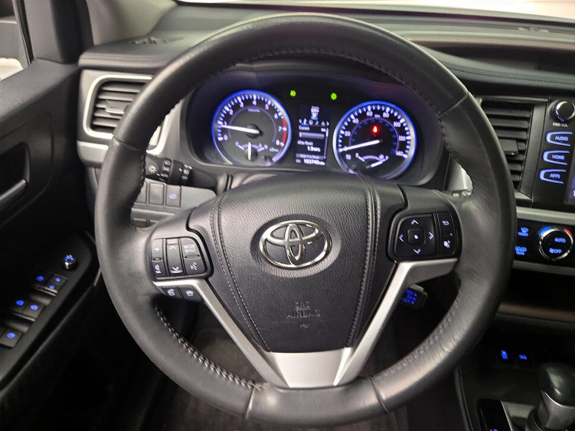Thumbnail: 2015 Toyota Highlander - 10