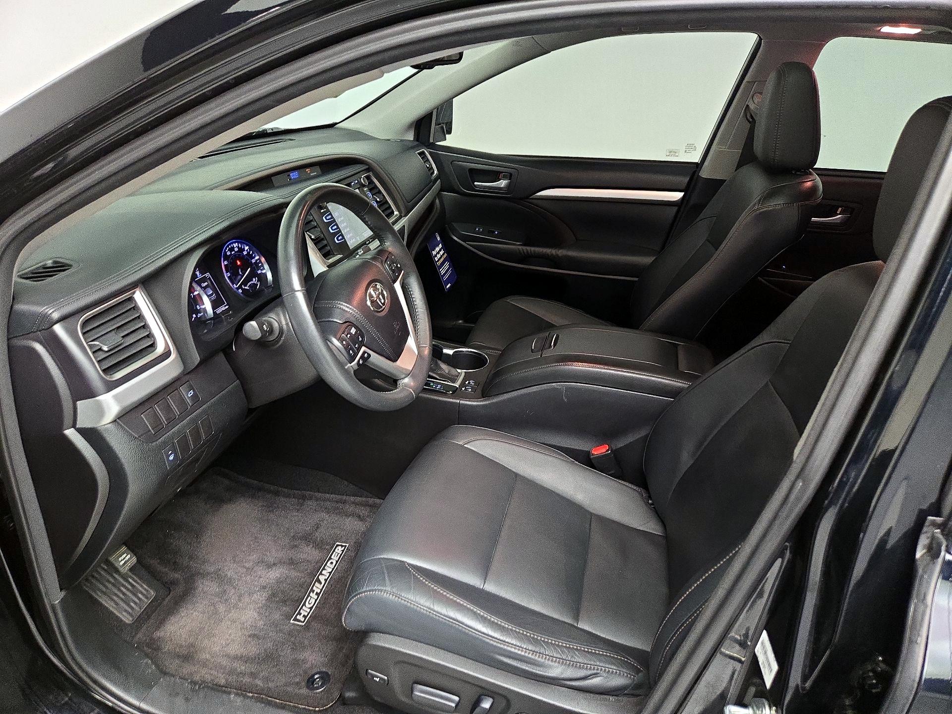 Thumbnail: 2015 Toyota Highlander - 11