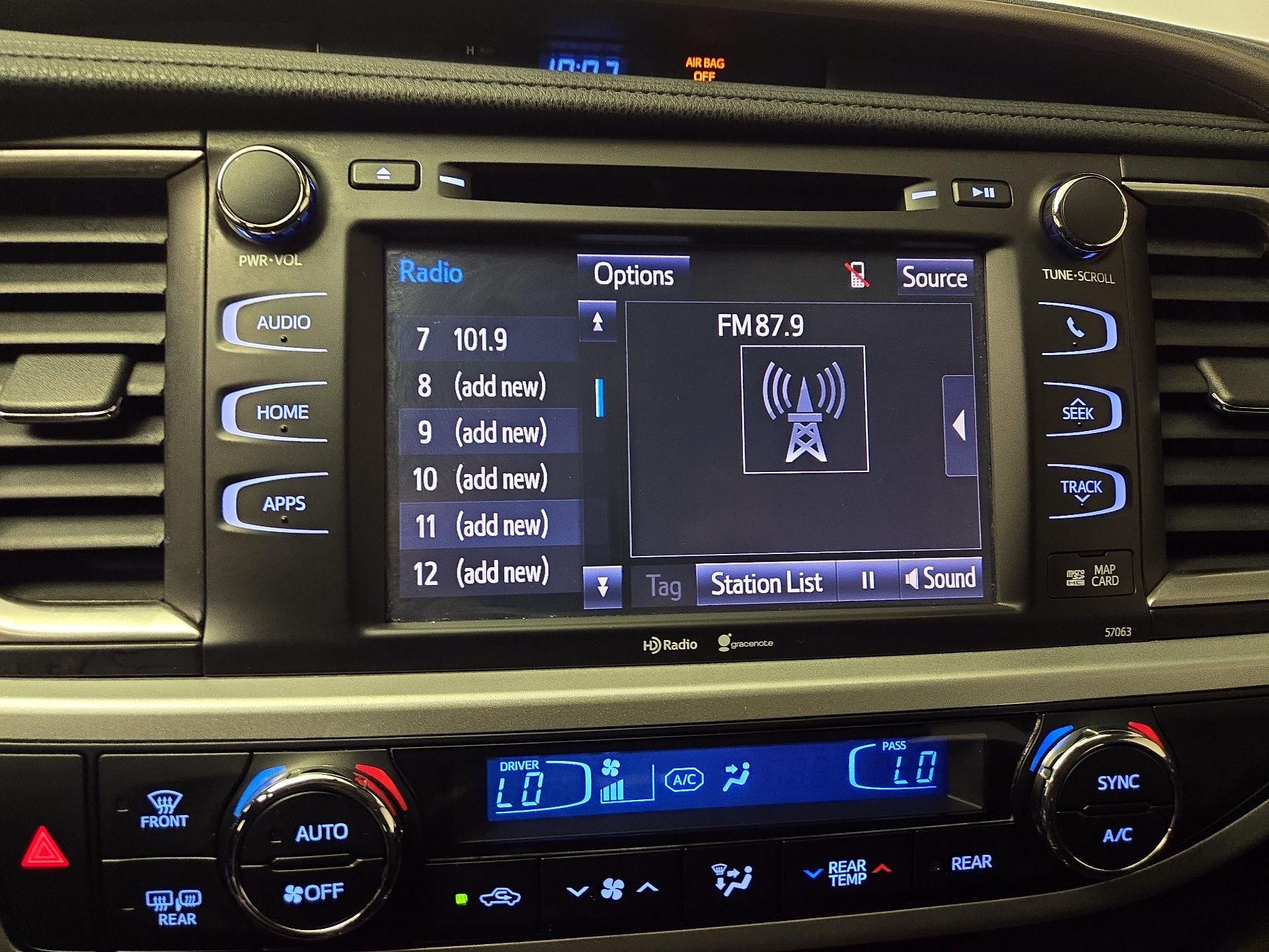 Thumbnail: 2015 Toyota Highlander - 15