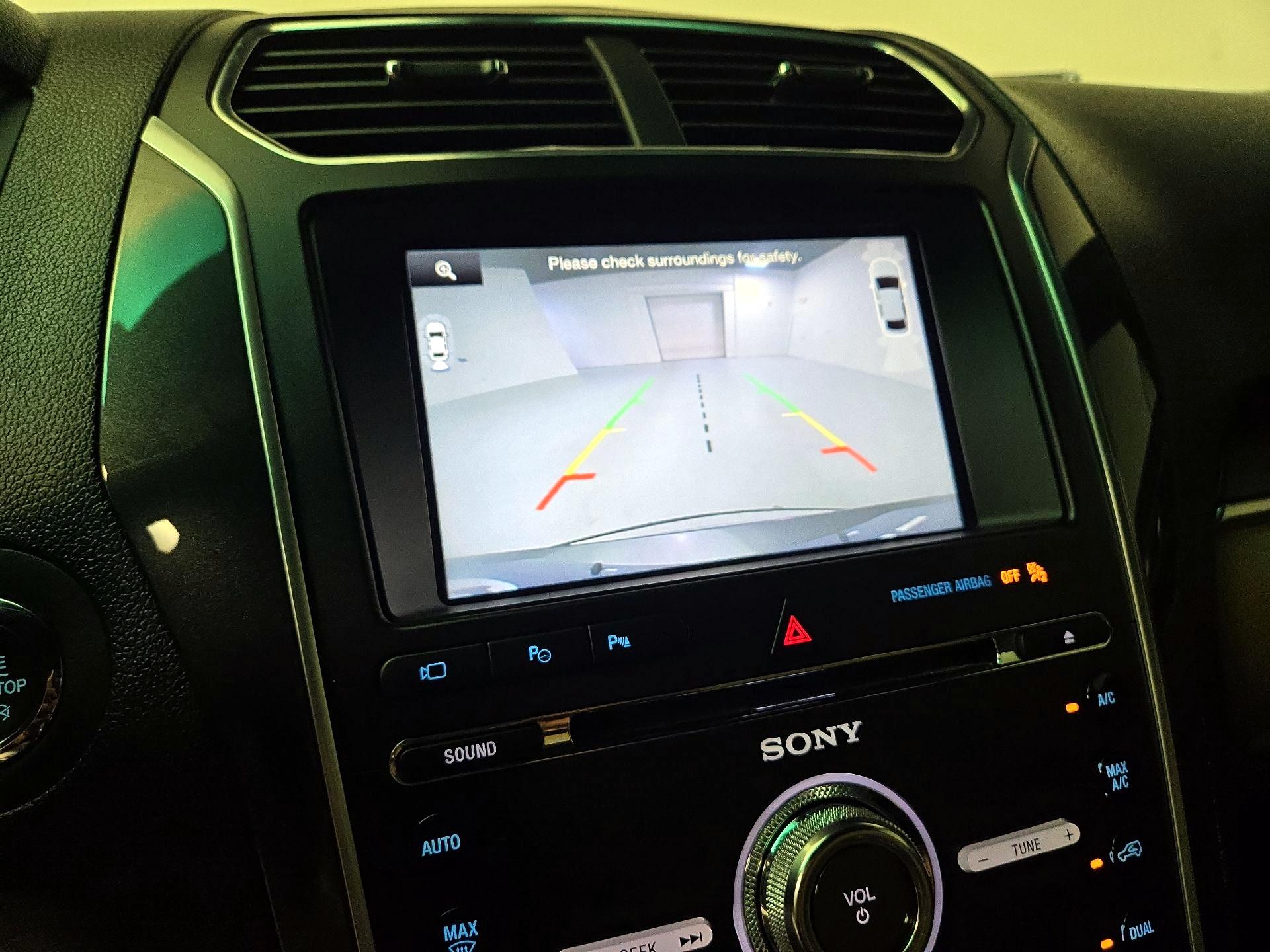 Thumbnail: 2016 Ford Explorer - 15