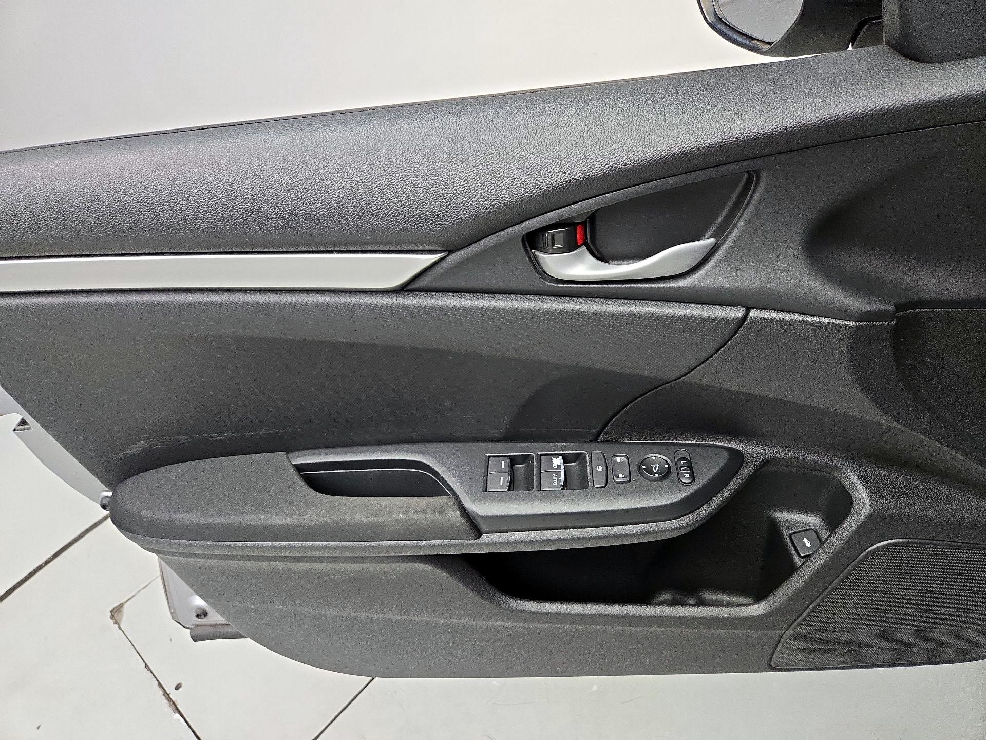 Thumbnail: 2016 Honda Civic - 12