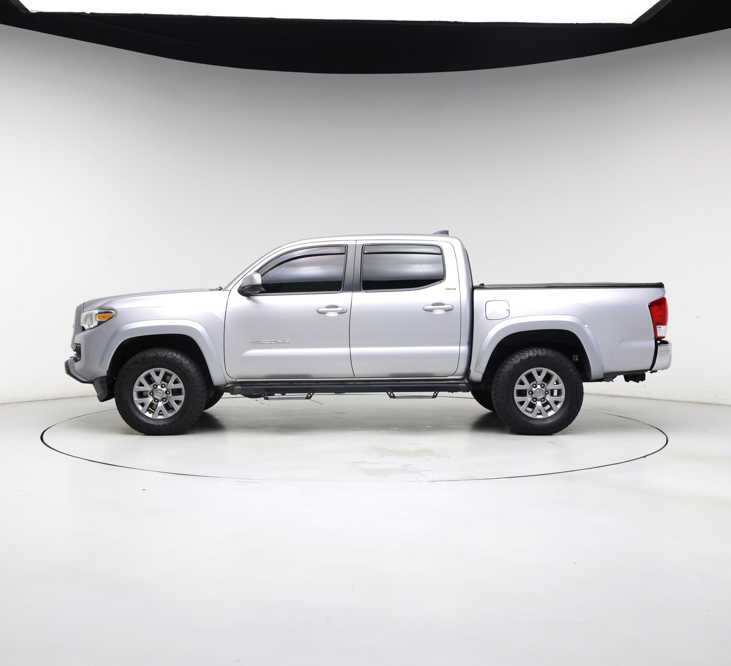 Thumbnail: 2017 Toyota Tacoma - 3