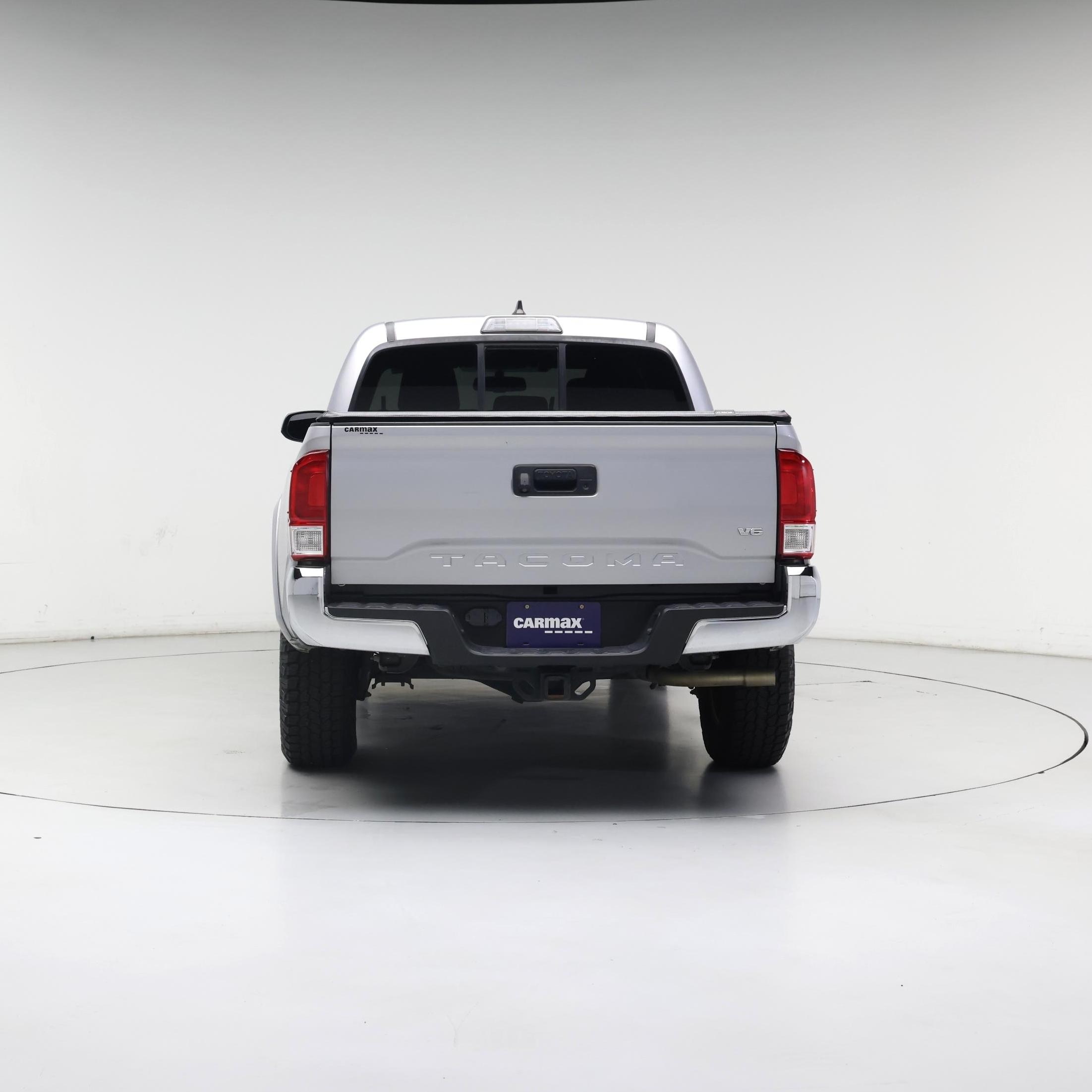 Thumbnail: 2017 Toyota Tacoma - 6