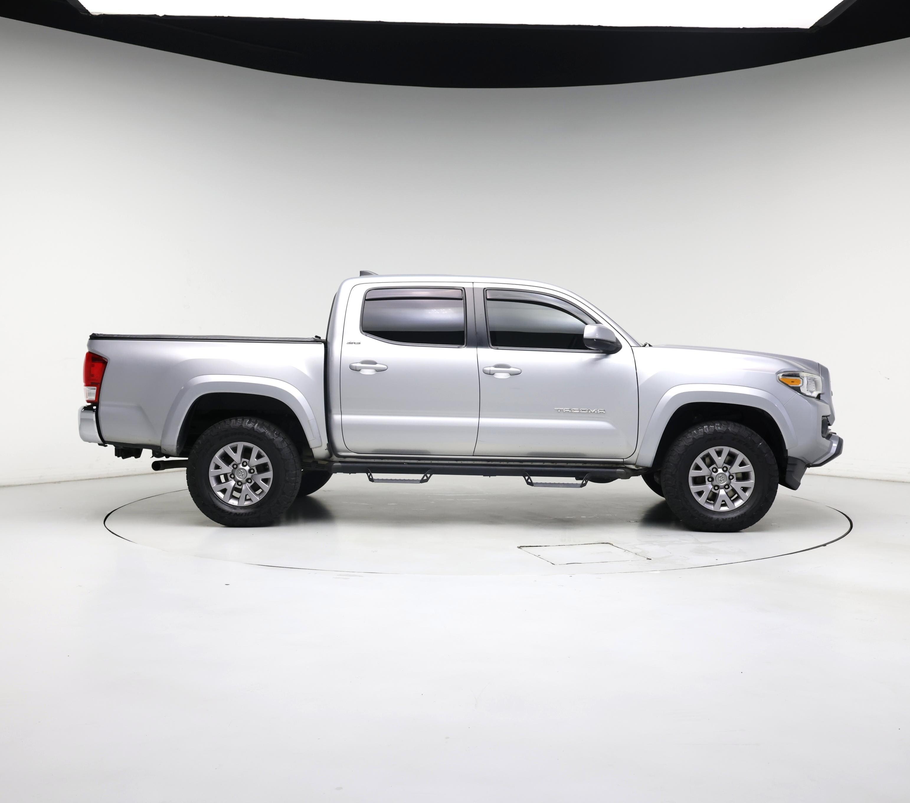 Thumbnail: 2017 Toyota Tacoma - 7