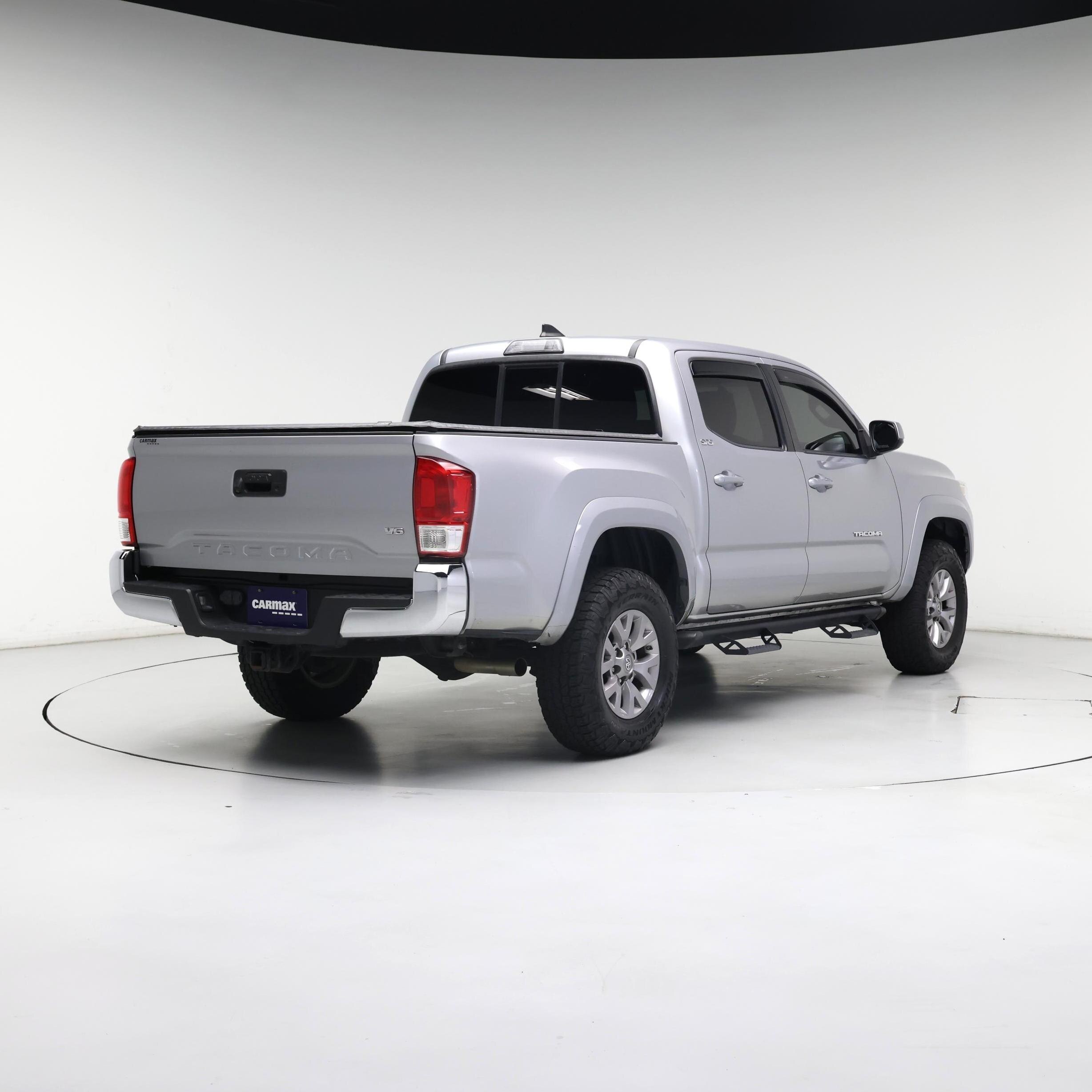Thumbnail: 2017 Toyota Tacoma - 8