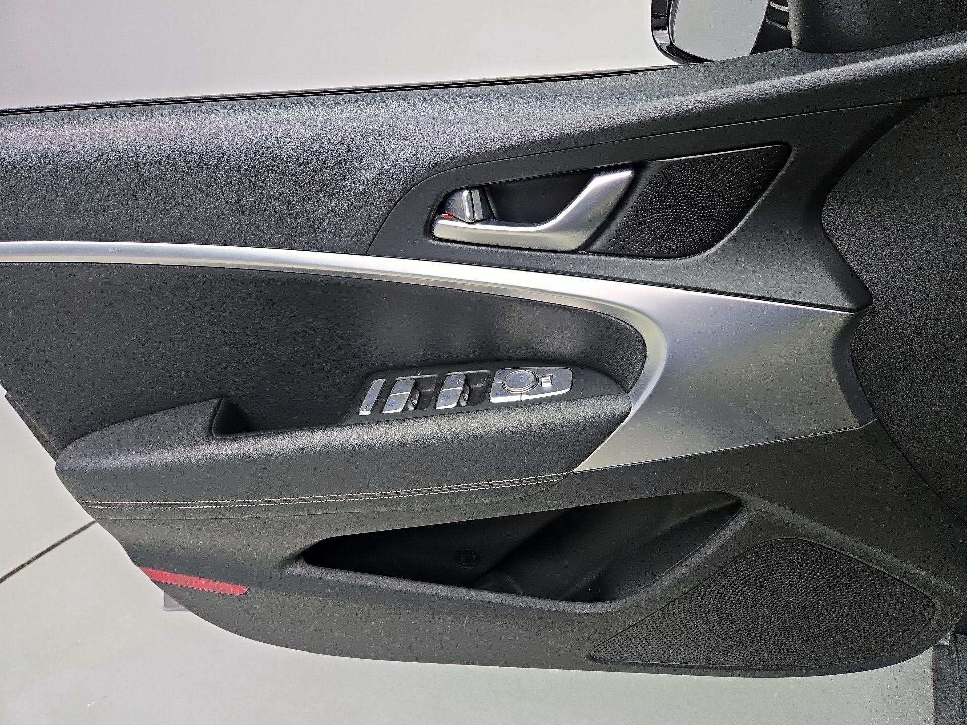 Thumbnail: 2020 Genesis G70 - 12