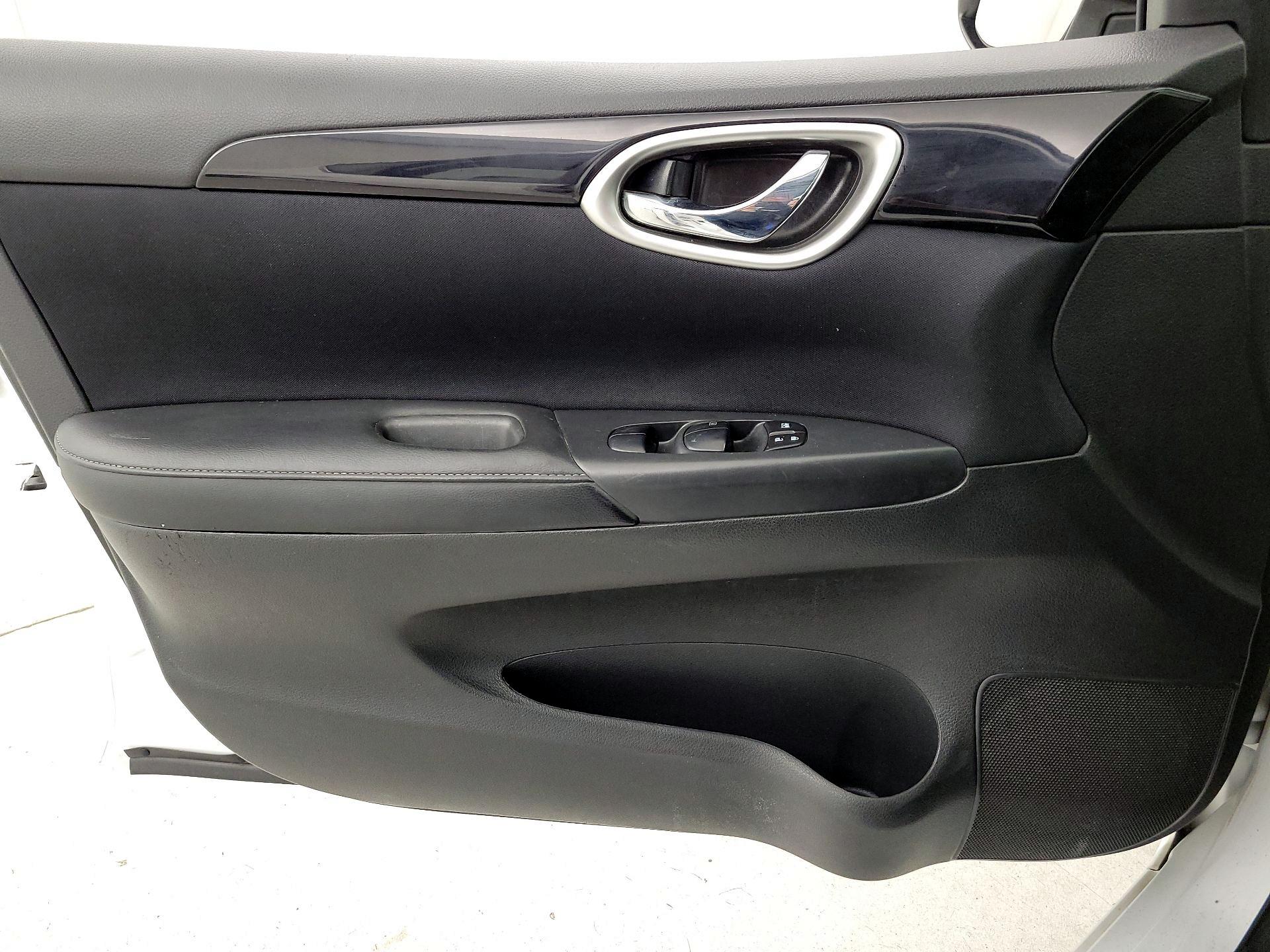 Thumbnail: 2016 Nissan Sentra - 12