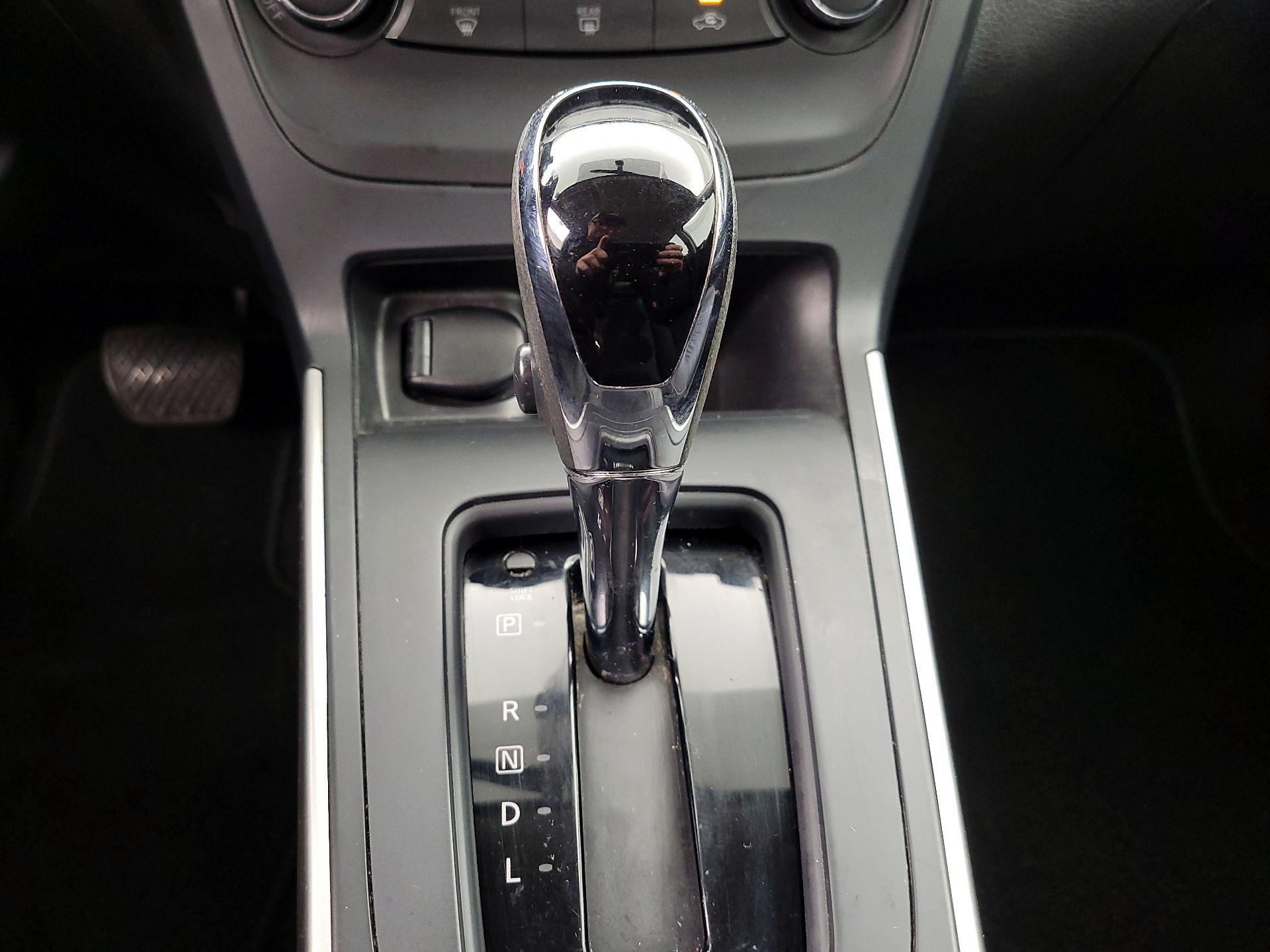Thumbnail: 2016 Nissan Sentra - 17