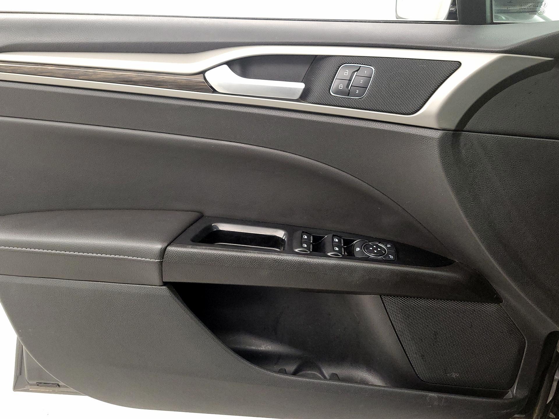 Thumbnail: 2015 Ford Fusion - 12