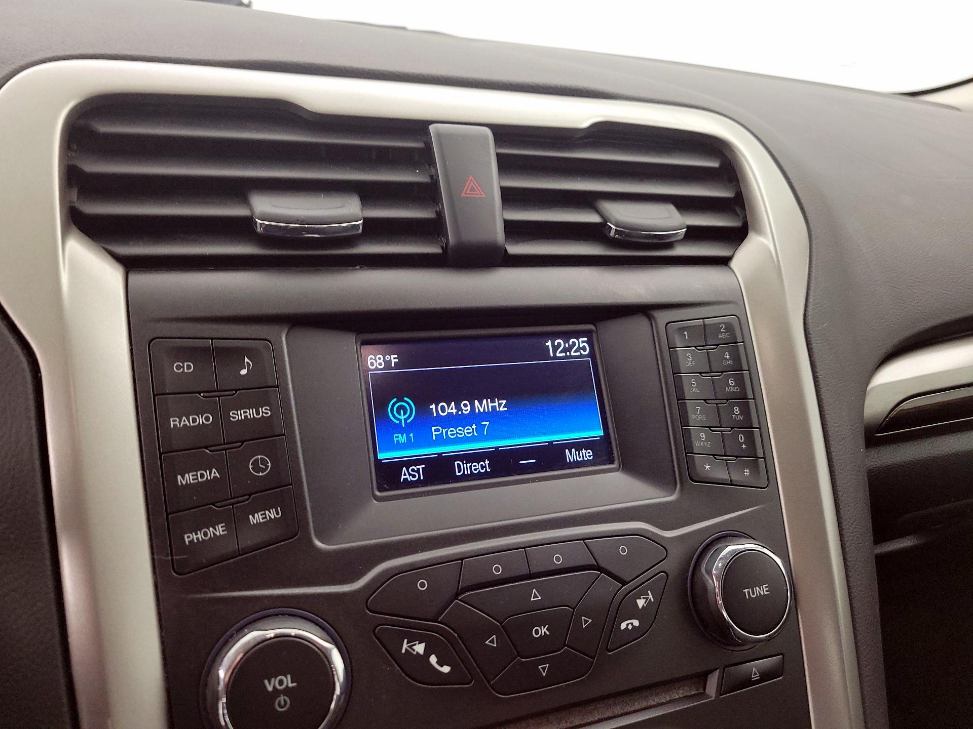 Thumbnail: 2015 Ford Fusion - 15