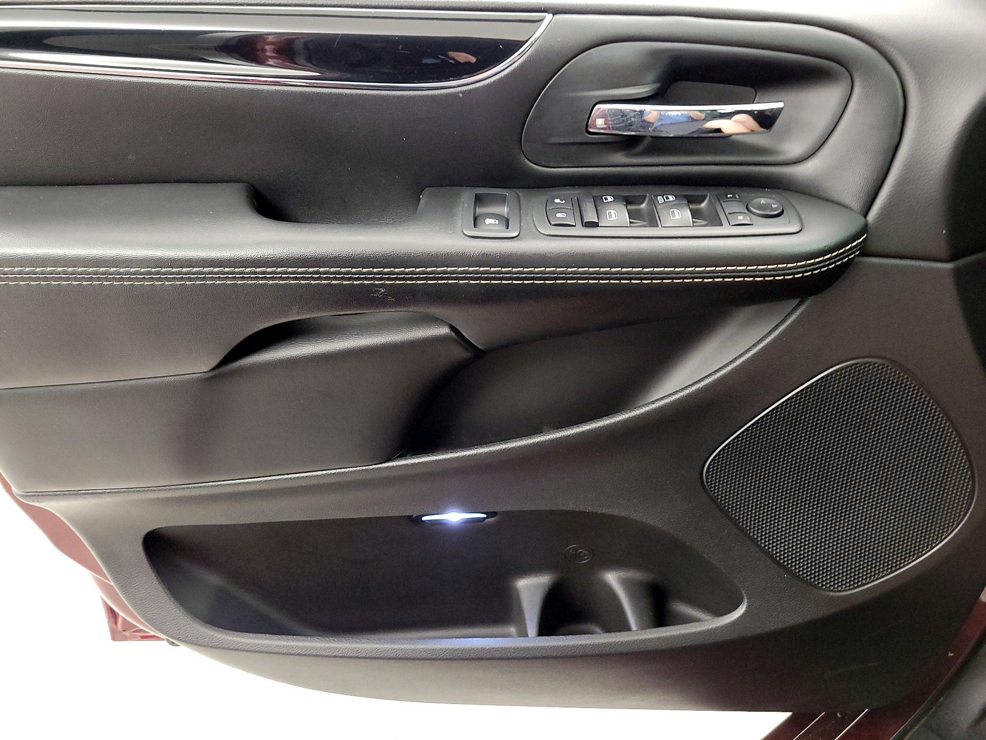Thumbnail: 2019 Dodge Grand Caravan - 12