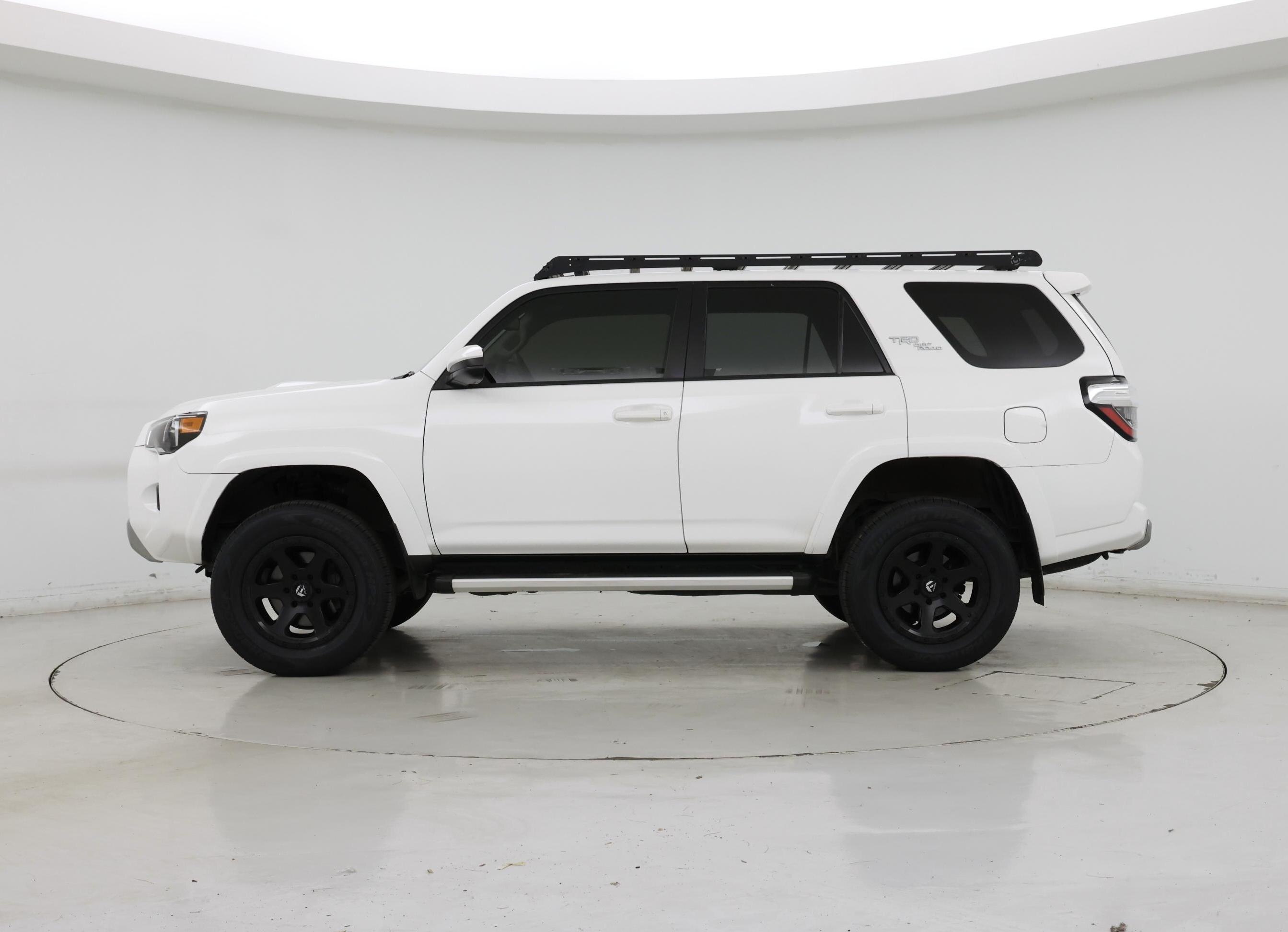 Thumbnail: 2020 Toyota 4Runner - 3