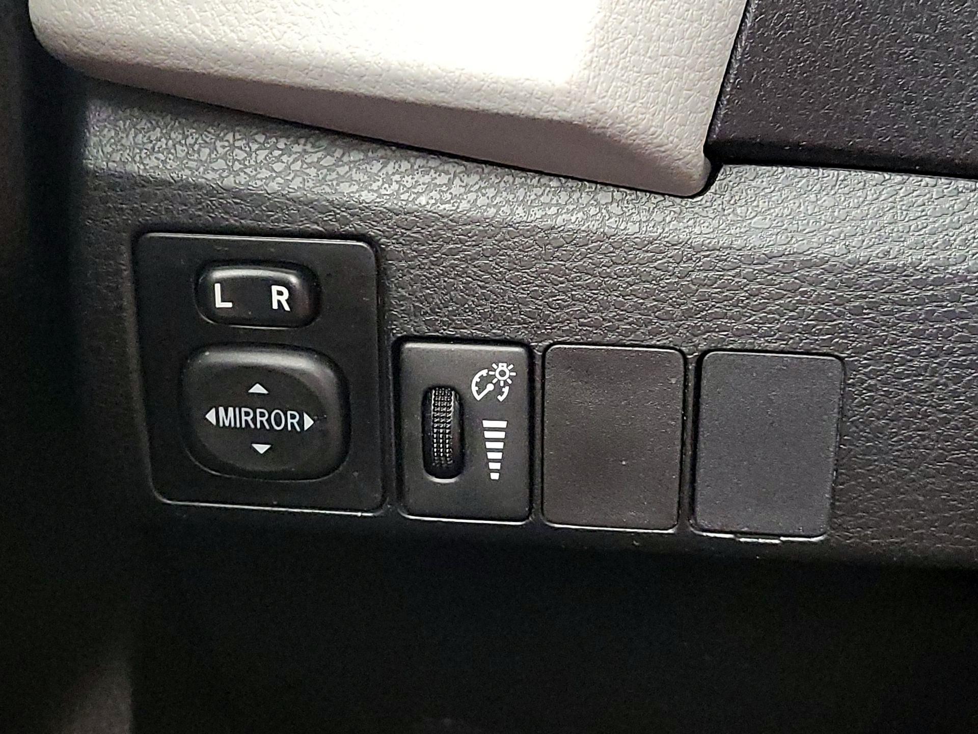 Thumbnail: 2014 Toyota Corolla - 13